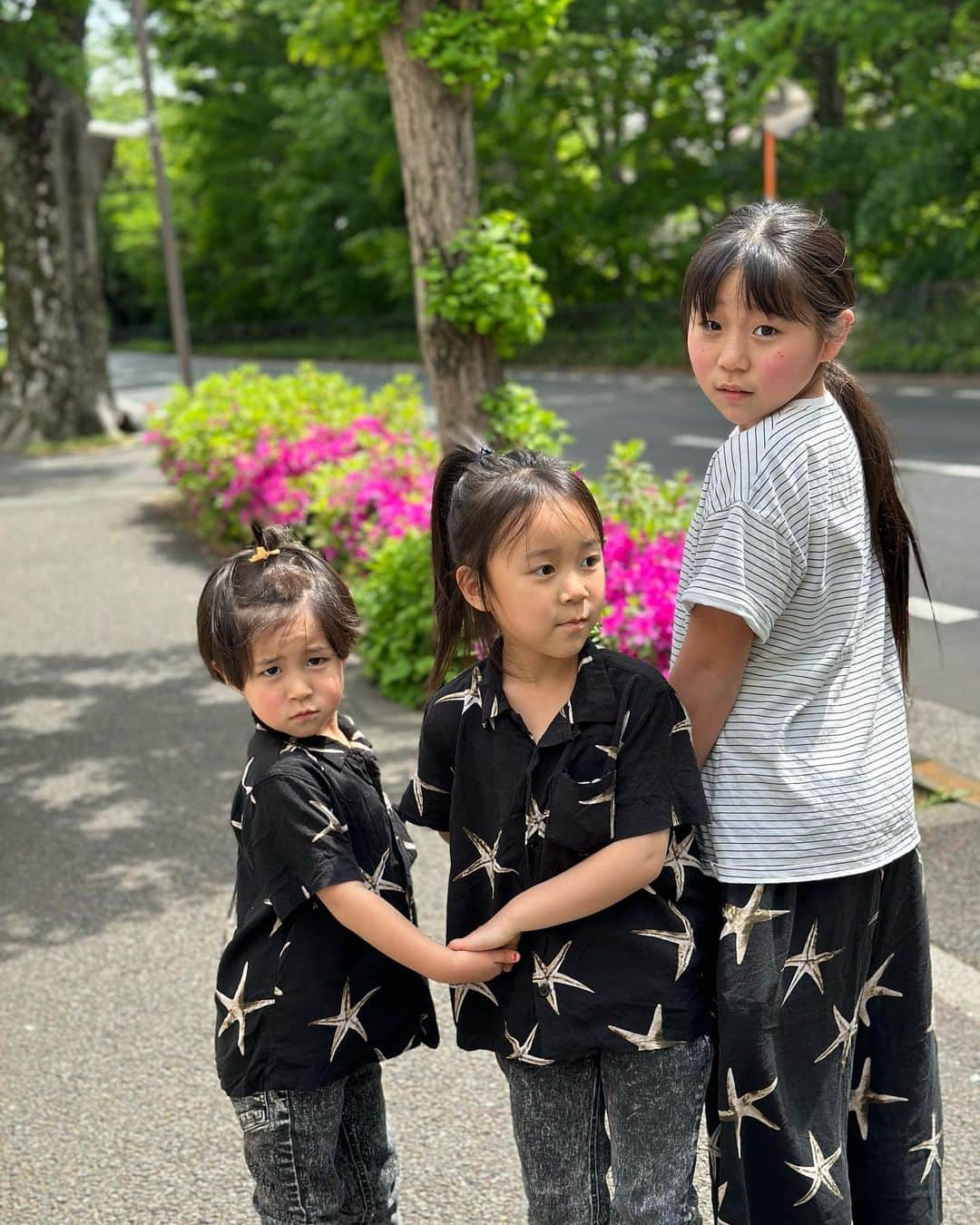 美奈子さんのインスタグラム写真 - (美奈子Instagram)「先日 おちびーず達と動物園へ行ってきました。  小雪がここ最近 動物園に行きたい〜と言ってたので 行けてよかった〜。  久しぶりの動物園楽しかった〜  こうやってお出かけも 人数減ったなあ。  大きい組は 各自色々予定があるから なかなか予定も合わないしね。  ちょっと寂しい。。 この子達は いつまで一緒にお出かけしてくれるのかな。  その時まで 沢山沢山いろんなとこへ 連れてってあげたい。  一緒にいろんなことを楽しみたい。  まだまだ見たことない景色はいっぱいあるからなあ〜。  楽しみだー。  #動物園 #おちびーず #れんとはおちびーずじゃない #って怒られそう #楽しかった」4月30日 17時22分 - minako_official