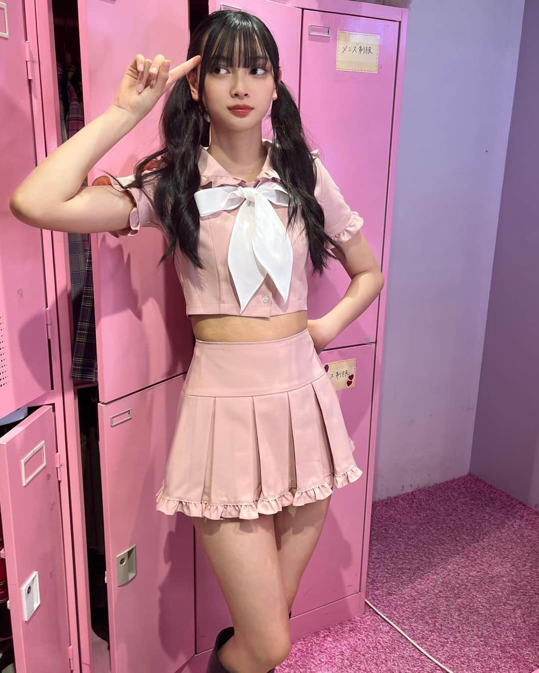 小寺結花のインスタグラム：「・ いつもは着ないようなピンクの制服 大きな白いリボンが可愛かった🎀  こんなに甘いピンクの制服があるんです😳   #CHOA  #choa  #制服コーデ  #韓国制服 @choa_japan」