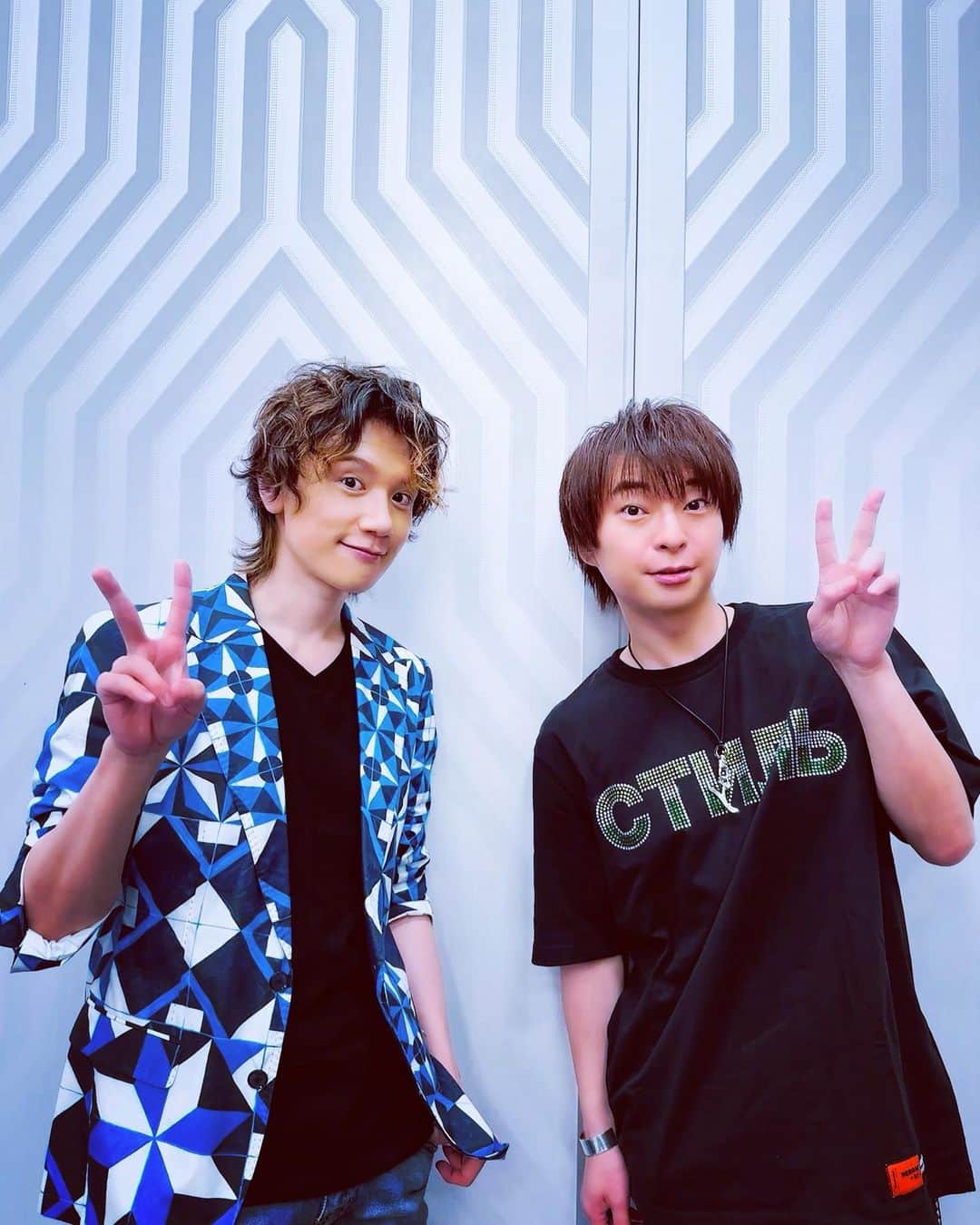 のインスタグラム：「イベント2公演終了！！ 久々に2人で登壇させていただきました！ ホスピタリティ溢れるスタッフ様にも感動！ お越しいただきありがとうございました！  #ホテルニューオータニ大阪 #ルームサービスどれも美味い #ドレッシングにも感動 #トークショー #柿原徹也 #KENN #来週末はゆうき #声優」