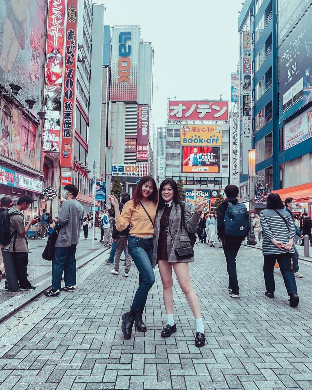 西田美保のインスタグラム：「My bes @iammikeeagustin 🧡🤎」