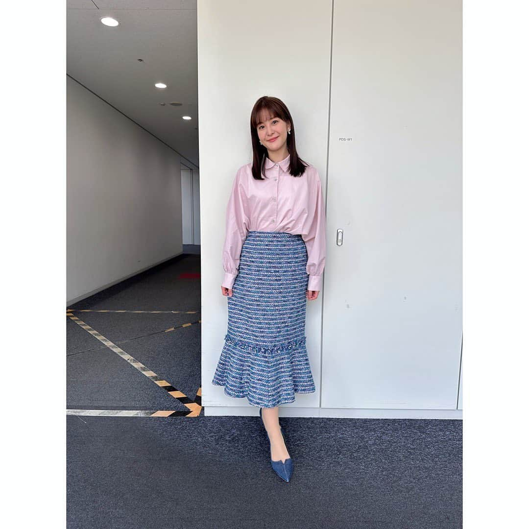 林美桜さんのインスタグラム写真 - (林美桜Instagram)「. 最近の#ワイドスクランブル の衣装です☺️ 1.2 ブラウス @its_international_official_ スカート @m_maglie_le_cassetto_official アクセサリー @jouete official 3.4 トップス・スカート @estnation_womens アクセサリー @jouete official 5.6 ジャケット @liesse_official ニット・スカート @tiara_melrose アクセサリー @star_jewelry_girl 7.8 @estnation_womens アクセサリー @star_jewelry_girl 9.10 ジレ・パンツ・ブラウス @liesse_official アクセサリー @ete_official」4月30日 17時51分 - miou0hayashi