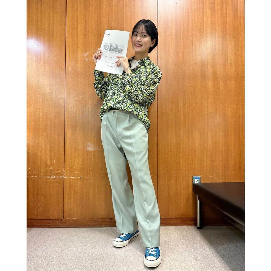 リチさんのインスタグラム写真 - (リチInstagram)「#アッコにおまかせ ！ ありがとうございました✌️🤍  初めてのスタジオ生出演！ 緊張したけどたのしかった😂😂 大好きな番組に出演できて嬉しすぎました！！ ありがとうございます！！  クロちゃんもサプライズVTRありがとう！！  🧵🪡👖🧢💍  スタイリスト: @hiroakiyama さん  ■シャツ　@apupil_official ■インナー　@wrapinknot_official ■ボトム　@yonloksan ■シューズ　@converse_jp ■リング　@front_11201 ■ブレスレット　@20_80_jpn   #TBS」4月30日 18時07分 - richi_bousho