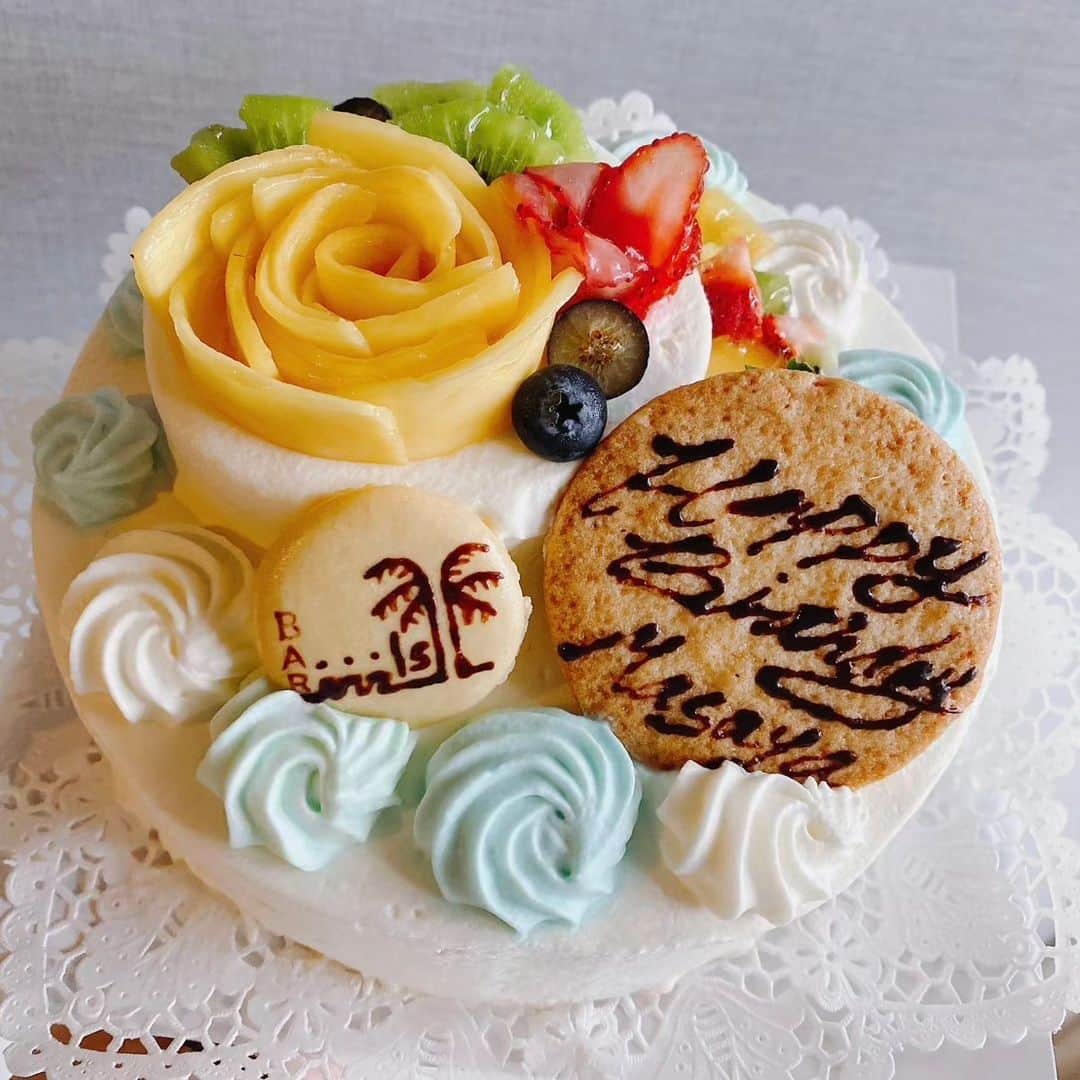 中村昌也のインスタグラム：「4月30日、37歳になりました❕ 昨日のイベント来て下さった皆様、 本当にありがとうございます❕ 最高の誕生日になりました❕ 宮古島に移住して3ヶ月、 色々ありましたが、皆様には 感謝しかごぜいません。 宮古で誕生日を迎えられて、ほんまに幸せ者です😢 本日もイベントです😳 最高のパフォーマンスも歌もありますよ〜😳 一緒に盛り上がって行きましょう❕ 宮古島市平良下里646-2 バロックビル6階 イベントは 20時頃〜 24時頃〜 #宮古島 #沖縄 #宮古島バー #miyakojima #miyakojimabar #バーイズ #イズ #baris #is #newopen #居酒屋 #海 #beach #japan #中村昌也」