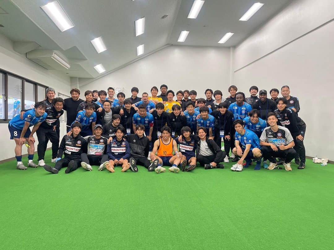 松井大輔のインスタグラム：「今季初勝利　  #yscc #yokohama  #soccer #futsal  #勝利 #三ツ沢 #fc今治 #ブルー #win」