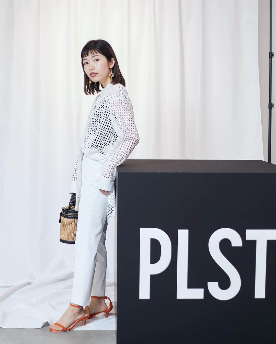 PLST（プラステ）さんのインスタグラム写真 - (PLST（プラステ）Instagram)「【My Best Pants】 売上累計130万本突破のスティックパンツを筆頭に、プラステ自慢の美脚パンツの中から、 人気インフルエンサー８人がベストパンツを厳選！ 厳選したパンツをポイントと共にご紹介✨  #01　 RISA（@__risa__32）さん　158cm / XSサイズ 🏷PLUS STYLE スティックパンツ（リネンブレンド）  ¥9,990（tax in）  「シルエットがきれいで、脚に柔らかくフィットしてくれる心地よい履き心地。 立ったり座ったりするのもラク。どんなトップスにも合わせやすく、オン/オフどちらも楽しめるパンツなのも魅力的！」  #02 Yuri Kobayashi（@lilyshandmade）さん　171cm / Mサイズ 🏷PLUS STYLE ワイドパンツ（リネンブレンド）（丈長め） ¥9,990（tax in）※5/7までの限定価格  「ワイドパンツで十分な丈感、ワイドながらもスッキリとしたシルエットがとても素敵！白なのに透けにくいのも嬉しいポイント」  #PLST #プラステ #プラステコーデ #カジュアル #きれいめカジュアル #夏コーデ #夏トレンド #23ss #きちんとしていたい時の毎日服 #美脚パンツ」4月30日 18時24分 - plst_official