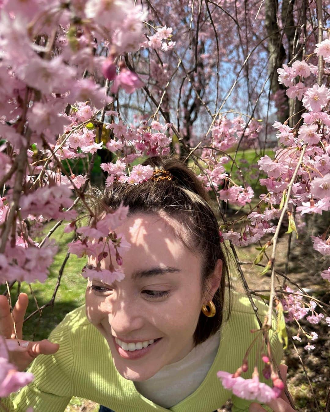 エミ・マイヤーのインスタグラム：「Lots of new music coming soon 🍒 新しい曲をたくさん用意しています^_^お楽しみに！」