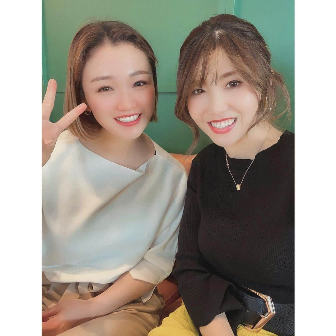 中村まきさんのインスタグラム写真 - (中村まきInstagram)「【熊本のパワフル女子】めぐみちゃん✨今回の熊本セミナーの立役者。今回の２回目のセミナーは前回よりもよりパワーアップしていて。 美容だけではなく、たくさんの職種の方々にめぐみさん @megumi.acp の想いが届いて、当日を迎えました。  当日セミナー会場に着くなり皆さんの笑顔と そして学ぶ姿勢に圧巻されました。  まためぐみちゃんは１回目からずっと 「次はちゃんとしますけん！」って 言い続けていてｗ  今回は細かなＭＣの原稿を 用意してくれていて セミナーが始まってからも堂々たる風格で 私のこと、めぐみさんのこと、ビジネスのことを お話してくださいました。  めぐみさんらしいＭＣで セミナーの終わりには皆さんからも 「３回目あるんですか？」なんて言われ セミナー後にはもうモリモリその話ｗ  本当に人のために尽くしている女性です。  私ね、実はもう今回で終わりでいいかなと思っていました。 頑張った分、前回でいろんなことも見えたから。  彼女が彼女のことに集中してもいい。 彼女とサロンスタッフだけでいいんじゃないか。 そう思っていたんです。  でも今回、皆さんの笑顔と真剣さと まためぐみさんの相手を思う本気さを見て 3回目開催をお受けしたところです。  だから結局。 本気で相手を思う姿勢が、たくさんの信頼と 笑顔を引き連れてくるんだな～  学ぶところたくさんです💛 次回は６月末の予定です。  また皆さんから学びたいことをヒアリングして めぐみ鍼灸サロン @megumi.sinkyu.saron 主催のオリジナルとして 講座の中身を検討したいと思います✨  １回目の後から、インスタから集客できた方や 今回の講座終了後に成果が上がった方等 私も負けないように良い講座を作らねば✨  ⚠️アカウントのご相談・構築支援、PRや広告 認定講師(FC)のお問合わせ 協業相談、企業講習などのご相談は DMまたはプロフィール @buchimaki_1121 よりお気軽にご連絡ください。  【 実　績 】 ＊ミスジャパン宮崎2019 SNS講師 ＊Mrs of the year 宮崎大会 　Mr of the year 九州大会2023 　広報担当・SNS講師／運営企画メンバー ＊一般社団法人 某地方観光地域づくり協議会 ＊イオン宮崎様／企画プロデュース ＊宮崎山形屋様／企画プロデュース ＊企業PRプロモーション400件程経験 ＊企業講習実績多数 ＊個人起業家・フリーランス向け SNS戦略セミナー ＊相談件数のべ700件 ＊メディア掲載多数  【 書　籍 】 「誰にも振り回されない 輝く女性になれる20の生き方」  【 協　業 】 ・My CREATE（協業事業） 　M＆A事業、プロデュース、マーケティング事業等  #東京セミナー　#オンラインセミナー #東京講座　#企業研修 #起業女子　#起業女子 #東京　#熊本市  ◆私のプロフィールは @buchimaki_1121こちらから。  .。.:*・゜＋.。.:*・゜＋.。.:*・゜＋.。　  #潜在意識 #引き寄せの法則 #心理学 #コーチング #SNSクリエイター #ブランディング #ビジネスコーチ #世界観ブランディング #セミナー講師 #インスタ講師 #自己肯定感 #自分らしさ #インスタ代行 #恋愛相談 #自分磨き #恋活 #スピリチュアル #田舎暮らし #きびだんご #インスタ運用 #オンラインスクール」4月30日 18時33分 - buchimaki_1121