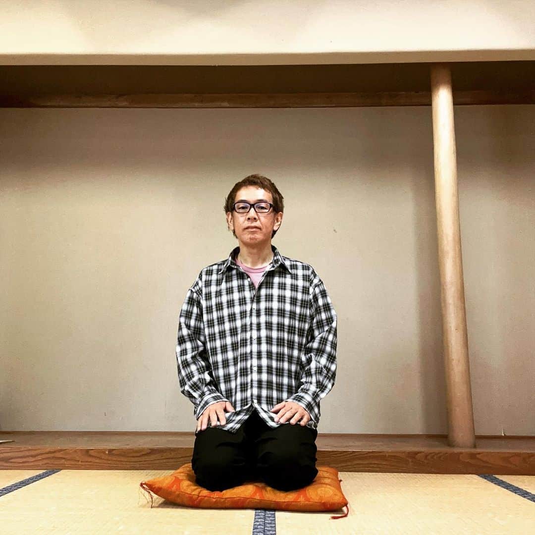 馬場俊英のインスタグラム：「寄居町に到着。  味わい深い控え室も良き。  😊  #馬場俊英 #寄居町」