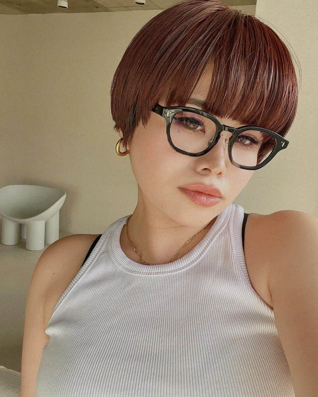 のインスタグラム：「⠀ 眼鏡新調したり、 お気に入りの指輪が増えたり。 気分上げてこうぜ。」