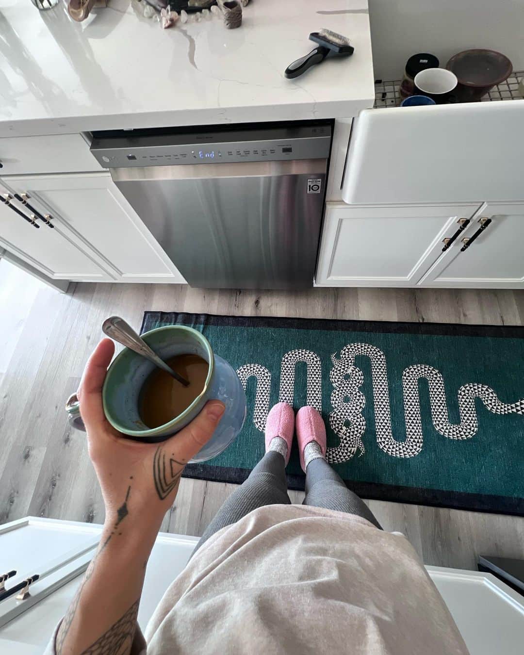 ニコール・アニストンさんのインスタグラム写真 - (ニコール・アニストンInstagram)「Lately 💜」4月30日 10時54分 - realnicoleaniston