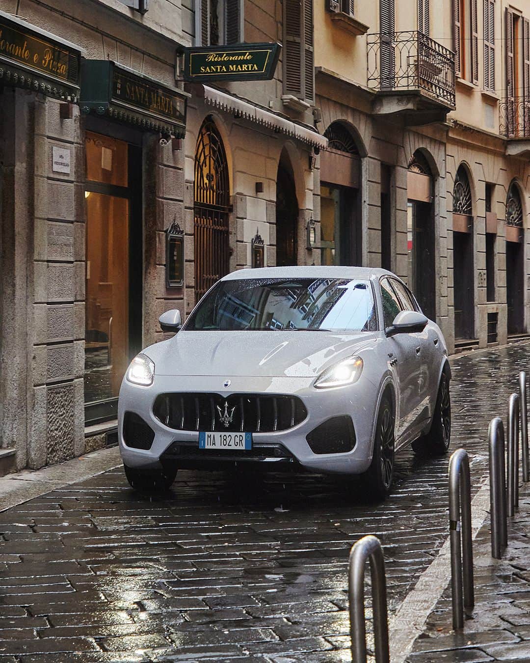 Maserati Japan | マセラティ ジャパンのインスタグラム：「Maserati Grecale Exhibition Days in 名古屋  本日19:00まで、名古屋駅構内「ＪＲゲートタワー　１階イベントスペース」にて新型SUVグレカーレを展示いたします。開催期間中には実車モデルの展示をお楽しみいただけます。 本イベントではグレカーレの実車をお楽しみいただけるだけでなく、当日アンケートにお答えいただいた方には数量限定で素敵なプレゼントをご用意しております。 イタリアを代表するラグジュアリーブランドの中でひと際存在感を放つマセラティの最新モデルを是非ご体感ください。  @maseratinagoya  @maserati_nagoya_inter   詳しくはこちら。 https://www.maserati.com/jp/ja/news/maserati-grecale-exhibition-nagoya-2023  #Maserati #マセラティ #MaseratiJapan #マセラティジャパン #Grecale #グレカーレ #EverydayExceptional」