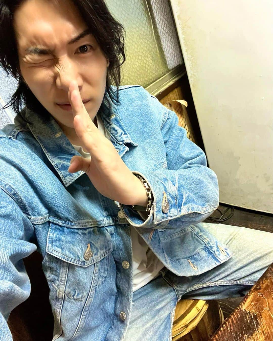 ジョーブログのインスタグラム：「変更！！！今晩20時（4月30日）に200万人達成のYouTube生配信します。 明日から今日に変更！  有り難いことやねんけど、昨日から急スピードで登録者が増えてるねん！ 今晩いってまう！  皆んなごめんやでえ！そしてありがとうな」