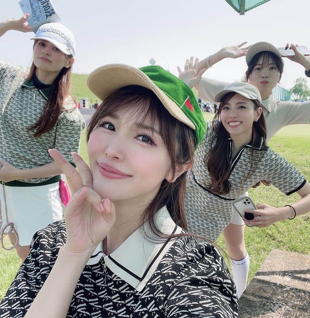 奥山夏織さんのインスタグラム写真 - (奥山夏織Instagram)「先日仲良しの4人で(@lenan_golf )のお洋服をみんなで着てラウンド⛳️🏌️‍♀️✨ (@aoioa )ちゃんコラボのゴルフウェアも可愛いし、 お腹が痛くなるほど笑ったゴルフでした😂あー楽しかった！ 帰りも温泉に入ってのんびりできました❤️ ・・・ #ゴルフウェア #ゴルフウェアコーデ #golf #golf女子 #golfcoordinate #golfwear #ゴルフ女子 #ゴルフ女子コーデ #ゴルフ#ゴルフ日和 #ゴルフ好きな人と繋がりたい #🏌️‍♂️‍♀️ #⛳️ #ちゃぉりgolf #インスタゴルフ #インスタゴルフ女子　#2023年ピンキッシュ再結成」4月30日 11時28分 - okuyama_kaori