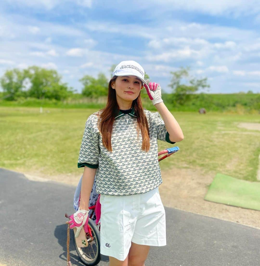 奥山夏織さんのインスタグラム写真 - (奥山夏織Instagram)「先日仲良しの4人で(@lenan_golf )のお洋服をみんなで着てラウンド⛳️🏌️‍♀️✨ (@aoioa )ちゃんコラボのゴルフウェアも可愛いし、 お腹が痛くなるほど笑ったゴルフでした😂あー楽しかった！ 帰りも温泉に入ってのんびりできました❤️ ・・・ #ゴルフウェア #ゴルフウェアコーデ #golf #golf女子 #golfcoordinate #golfwear #ゴルフ女子 #ゴルフ女子コーデ #ゴルフ#ゴルフ日和 #ゴルフ好きな人と繋がりたい #🏌️‍♂️‍♀️ #⛳️ #ちゃぉりgolf #インスタゴルフ #インスタゴルフ女子　#2023年ピンキッシュ再結成」4月30日 11時28分 - okuyama_kaori