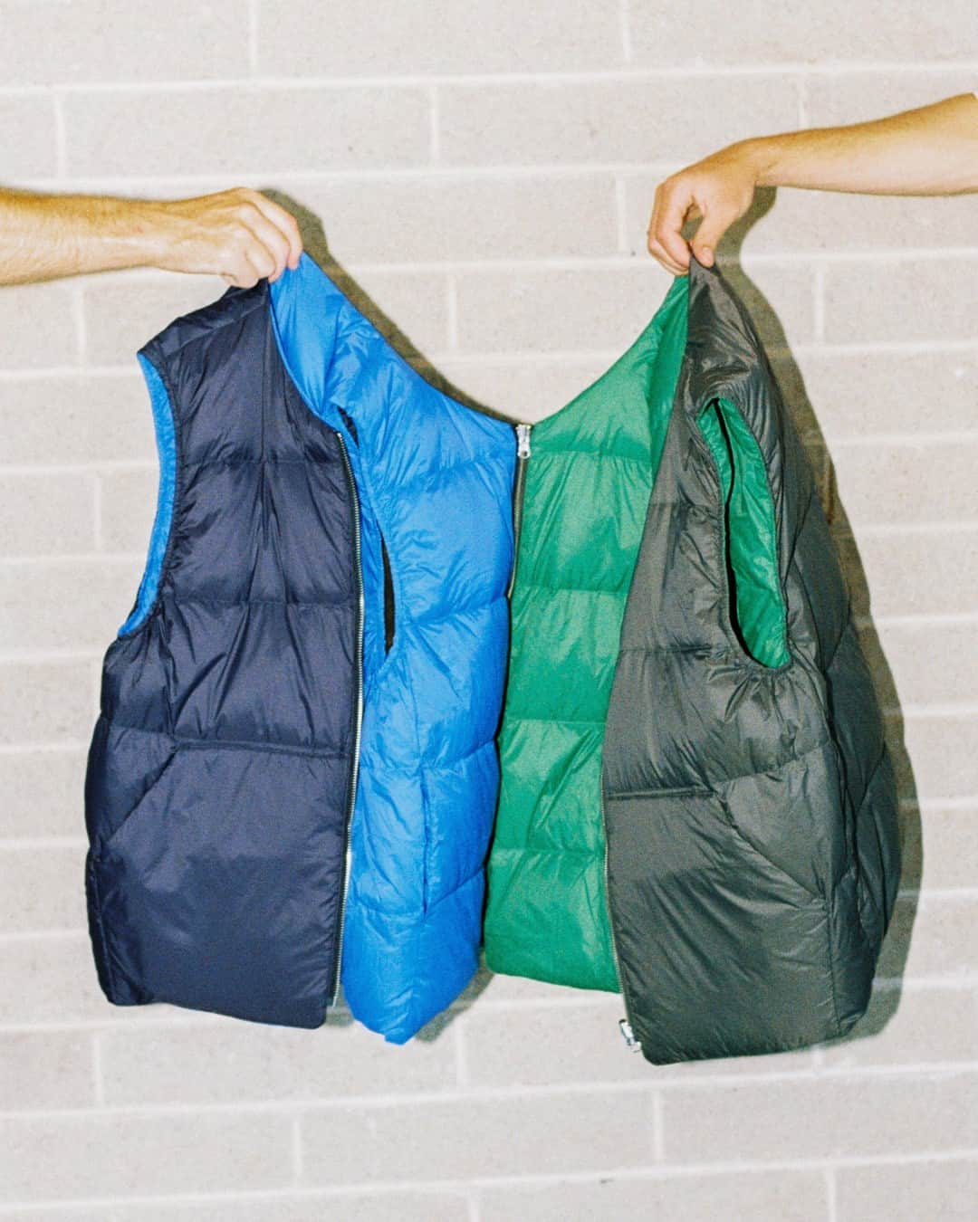 クロークさんのインスタグラム写真 - (クロークInstagram)「The Turn Reversible Vest ~ made from certified recycled nylon shell and post- consumer recycled down fill #kloke」4月30日 11時30分 - kloke