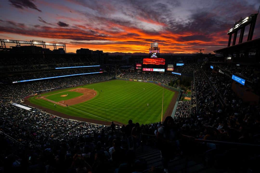 コロラド・ロッキーズのインスタグラム：「It's so beautiful 😍 #BaseballSky」