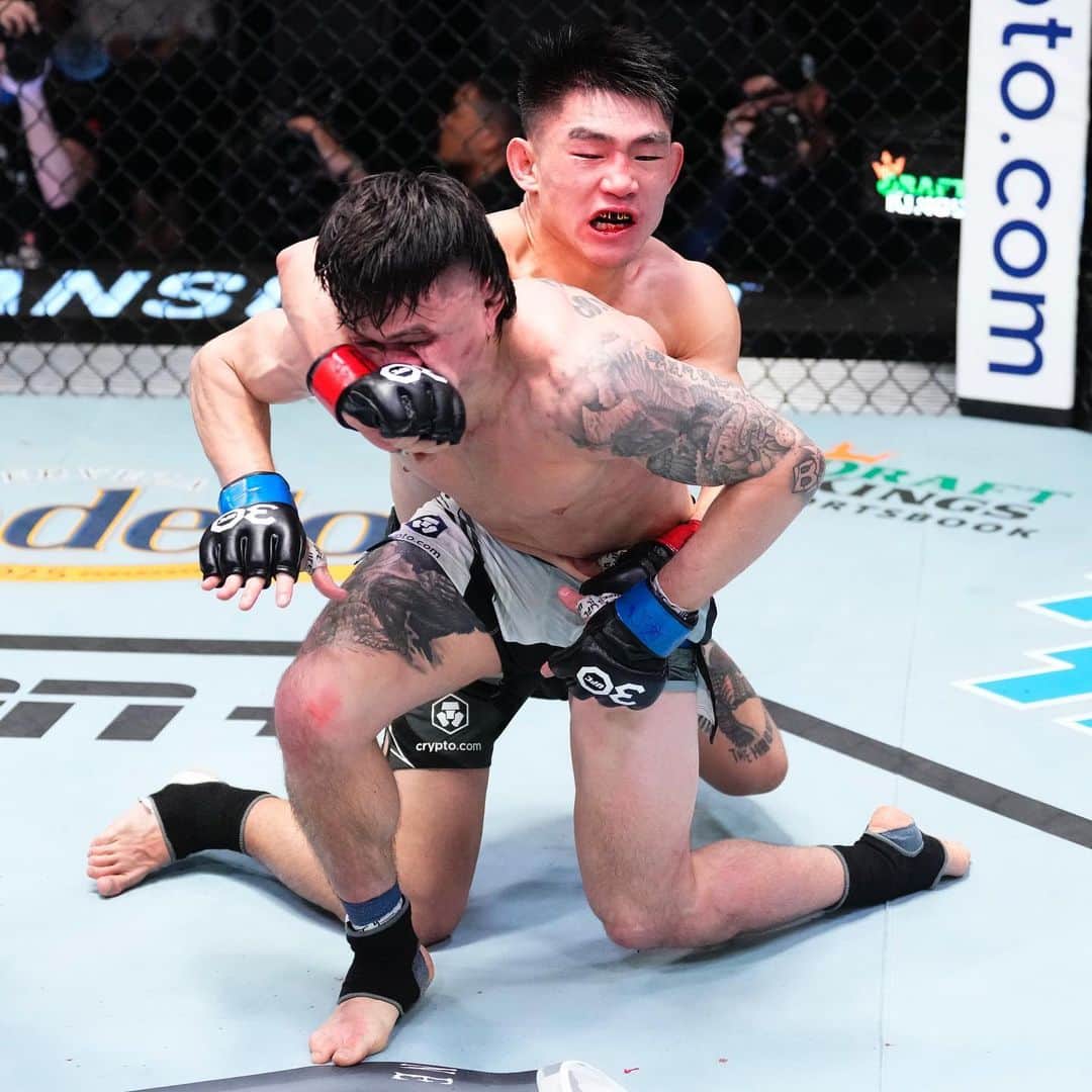 UFCさんのインスタグラム写真 - (UFCInstagram)「Raising the stakes in the division 📈 @YadongSong proving why he’s one to watch tonight! #UFCVegas72」4月30日 11時36分 - ufc