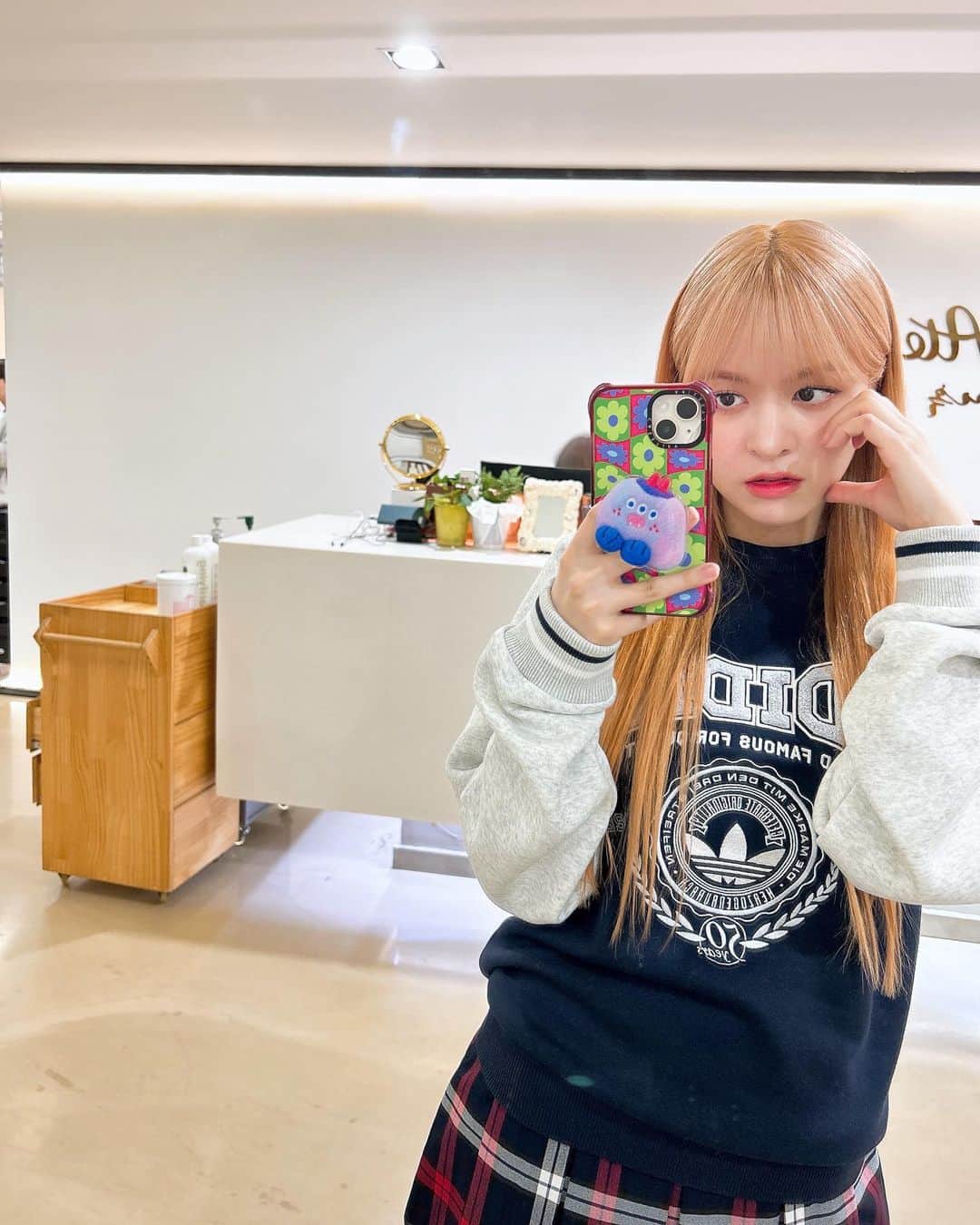 NMIXXさんのインスタグラム写真 - (NMIXXInstagram)「It’s called coral darling! #NMIXX #엔믹스 #LILY #릴리」4月30日 11時46分 - nmixx_official