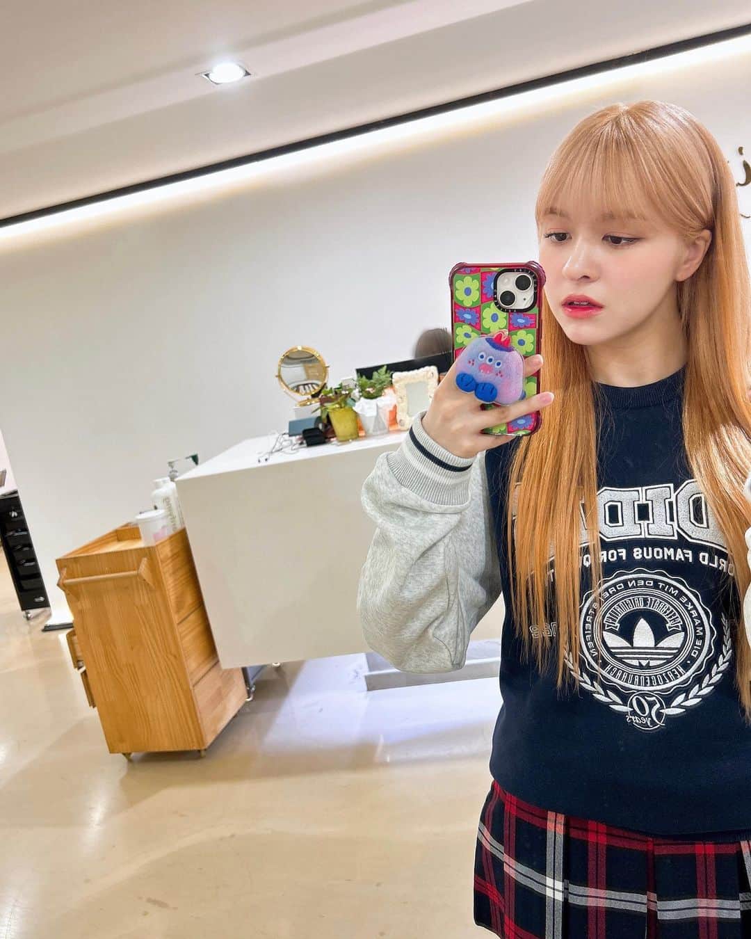 NMIXXさんのインスタグラム写真 - (NMIXXInstagram)「It’s called coral darling! #NMIXX #엔믹스 #LILY #릴리」4月30日 11時46分 - nmixx_official