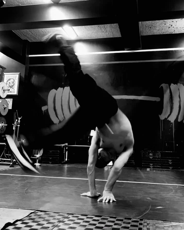 のインスタグラム：「Another question to you, swipe n comment!  好きな科目は美術、音楽、体育」