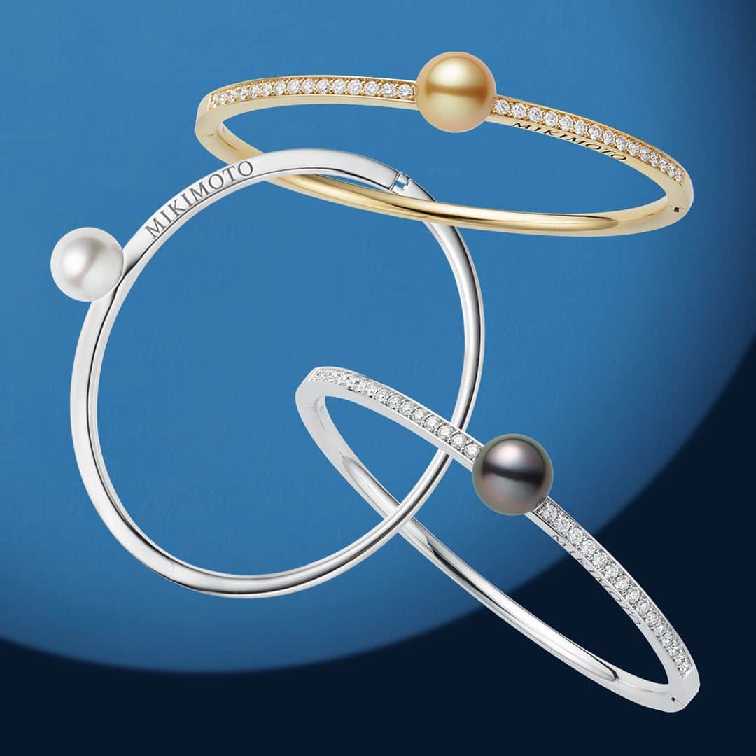 Mikimotoさんのインスタグラム写真 - (MikimotoInstagram)「Worn by our Global Brand Ambassador, Dilraba (@dilrabaxx63), these sleek pearl and diamond bracelets feature an engraving of the MIKIMOTO logo on the side.  MIKIMOTOのロゴをさりげなくあしらったブレスレット。パールとダイアモンドの輝きをアクセントに。  #MIKIMOTO #ミキモト #MikimotoBracelet」4月30日 12時00分 - official_mikimoto