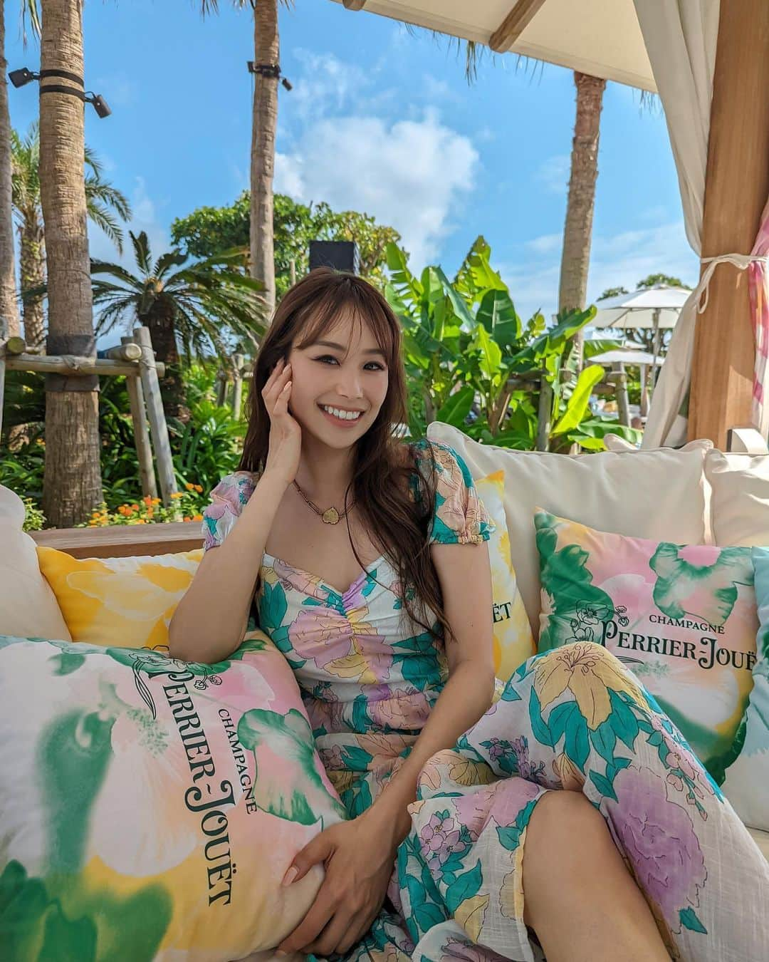 harunaのインスタグラム：「初めての石垣島🌴 今回はずっと行ってみたかった @ana_ic_ishigaki_resort に滞在させていただきました❤️ ホテルが充実しすぎてて朝から夜まで楽しみました🍾🤍 ナイトプールも涼しくて気持ちよかった〜🌙 プールサイドのカバナが最高でした！ また夏遊びにきたーい🥹❤️  ワンピは @billabongwomensjp です☺️  #Ishigaki #ishigakiisland #intercontinentalhotel  #intercontinentalhotel  #石垣島   #沖縄  #anaインターコンチネンタル石垣リゾート」