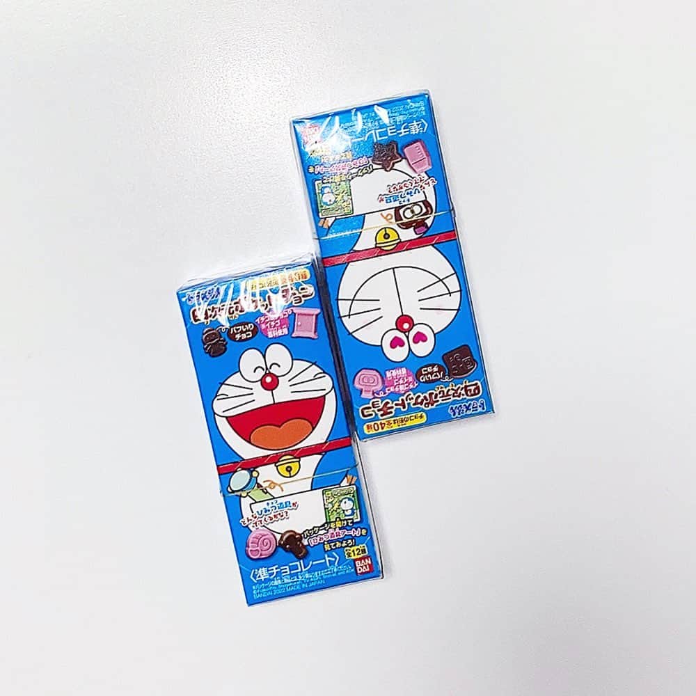 皆藤悠柚のインスタグラム：「えもんさん🔵🐱👂🏻👈🏻🙅🏻  #ドラえもん #チョコ #四次元ポケットチョコ #Doraemon #chocolate #도라에몽 #초코릿」