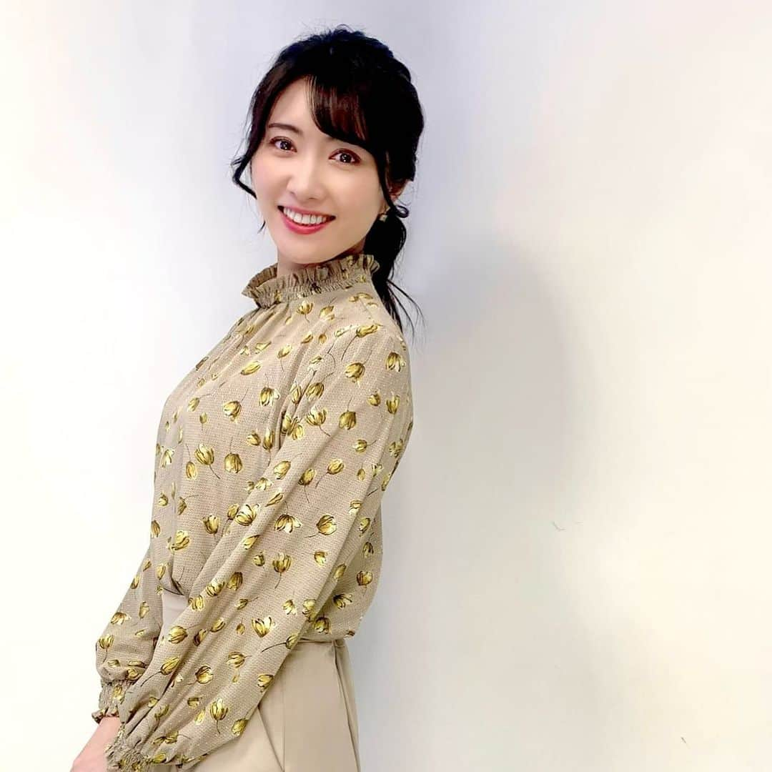 久保井朝美さんのインスタグラム写真 - (久保井朝美Instagram)「🤗 NHK総合「ニュースウオッチ９」 5/3〜5に出演します👒  #ニュースウオッチ９ #久保井朝美 #気象キャスター #気象予報士 #講演会講師 #花柄ブラウス」4月30日 12時43分 - asami_k920