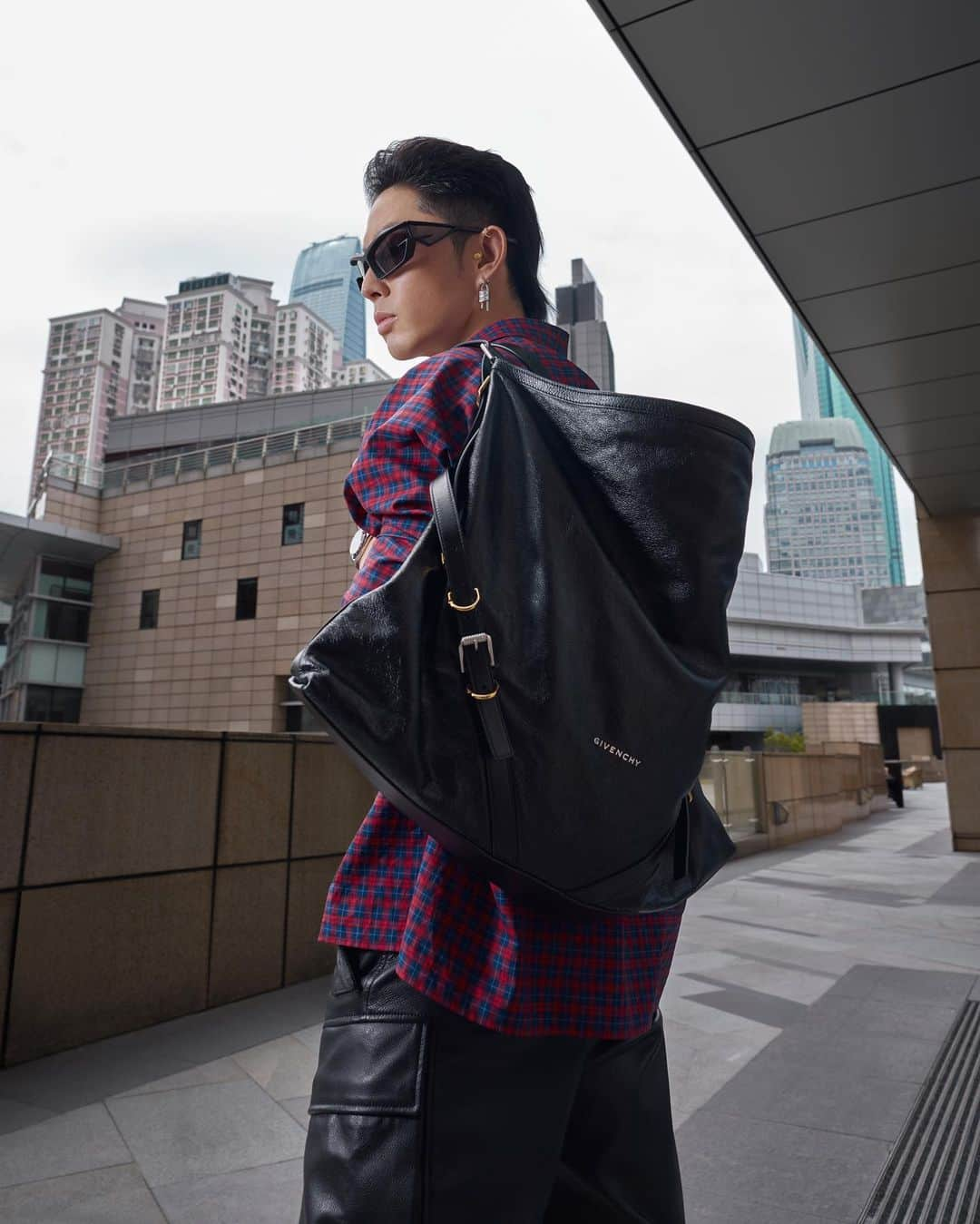 呉建豪さんのインスタグラム写真 - (呉建豪Instagram)「Bag boy ~ @givenchy」4月30日 13時01分 - vannesswu