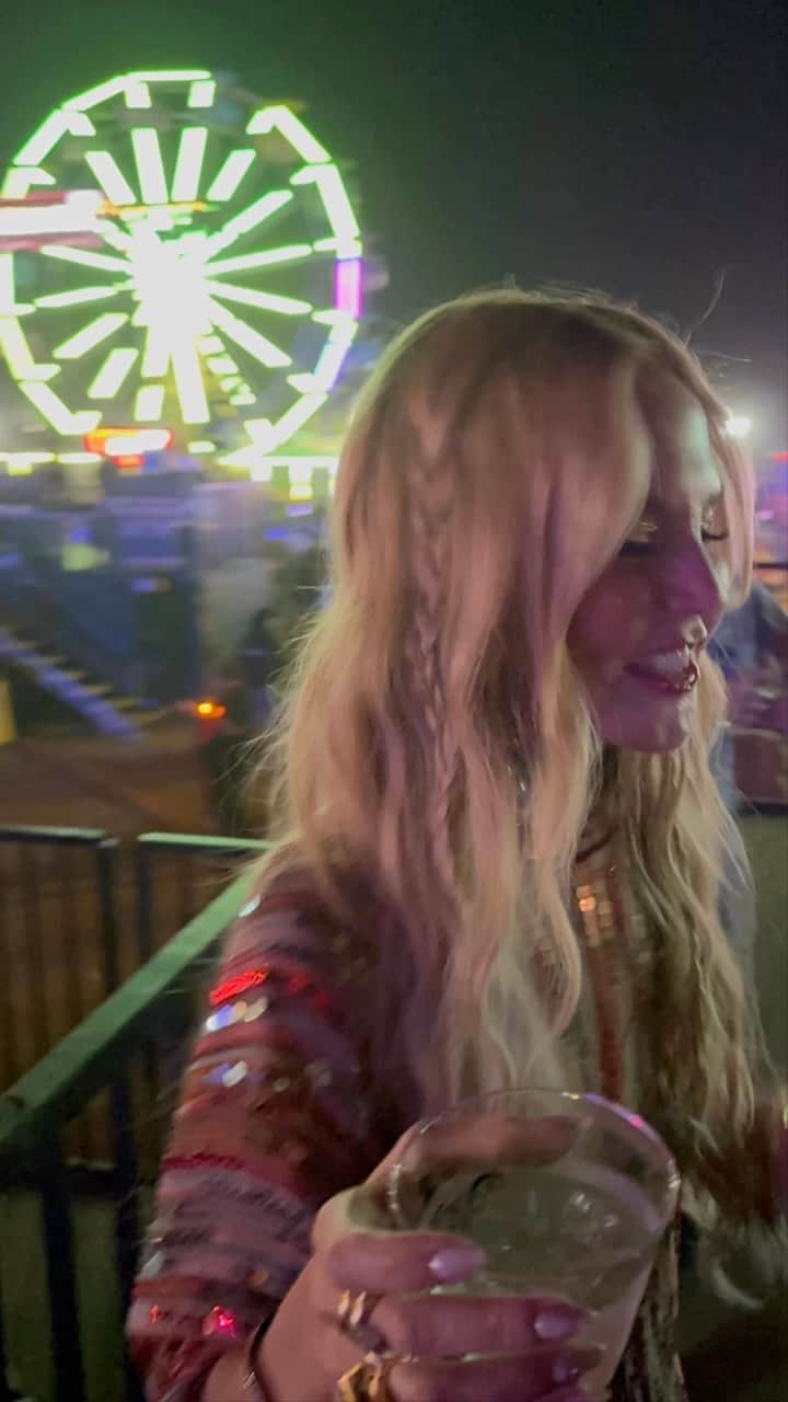 レイチェル・ゾーのインスタグラム：「@coachella @neoncarnival vibes having a night with my team ❤️ my people 🙏🏻 Vintage sequin caftan @missoni  Glittered and braided glam by @emmawillishmu」