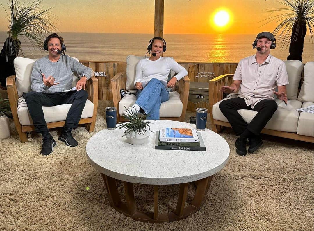 フェリシティー・パルマティアーのインスタグラム：「Did a lot of talking about surf board riding the last week with a bunch of legends and rather enjoyed myself! Congrats to @gabrielmedina & @rissmoore10 for taking the win! Onto the next ➡️➡️ @wsl」