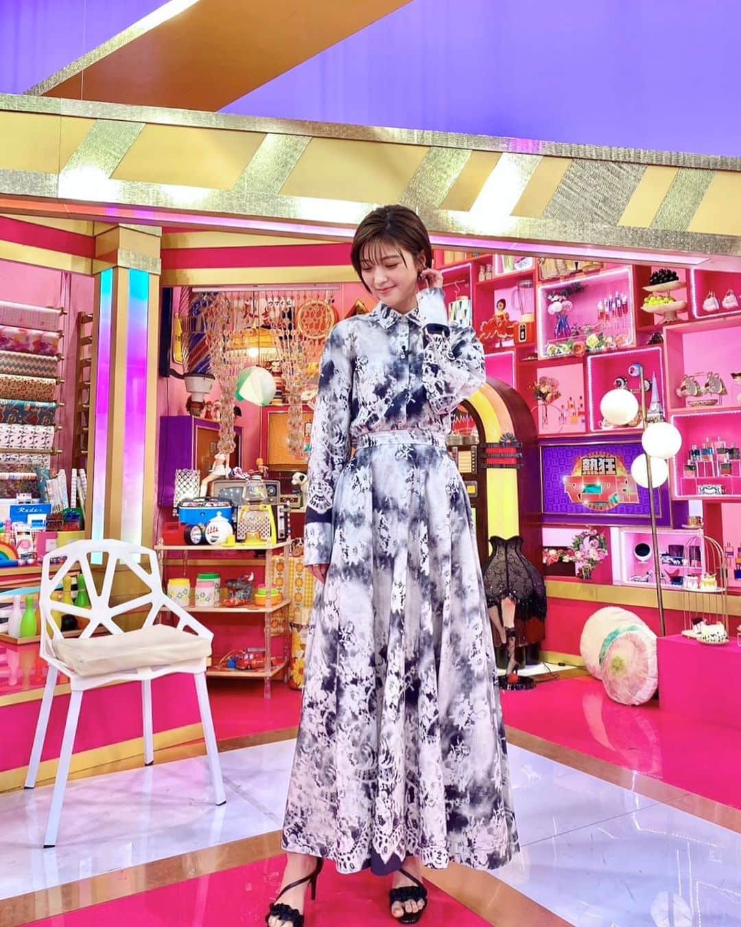 工藤美桜のインスタグラム：「熱狂マニアさん！ ありがとうございました！ 美味しいものたくさん！幸せいっぱいでありました〜💪🏻💪🏻  tops,skirt @msgm shoes @dianashoespress  👗　@df4810  💄　@emmy.saeki」