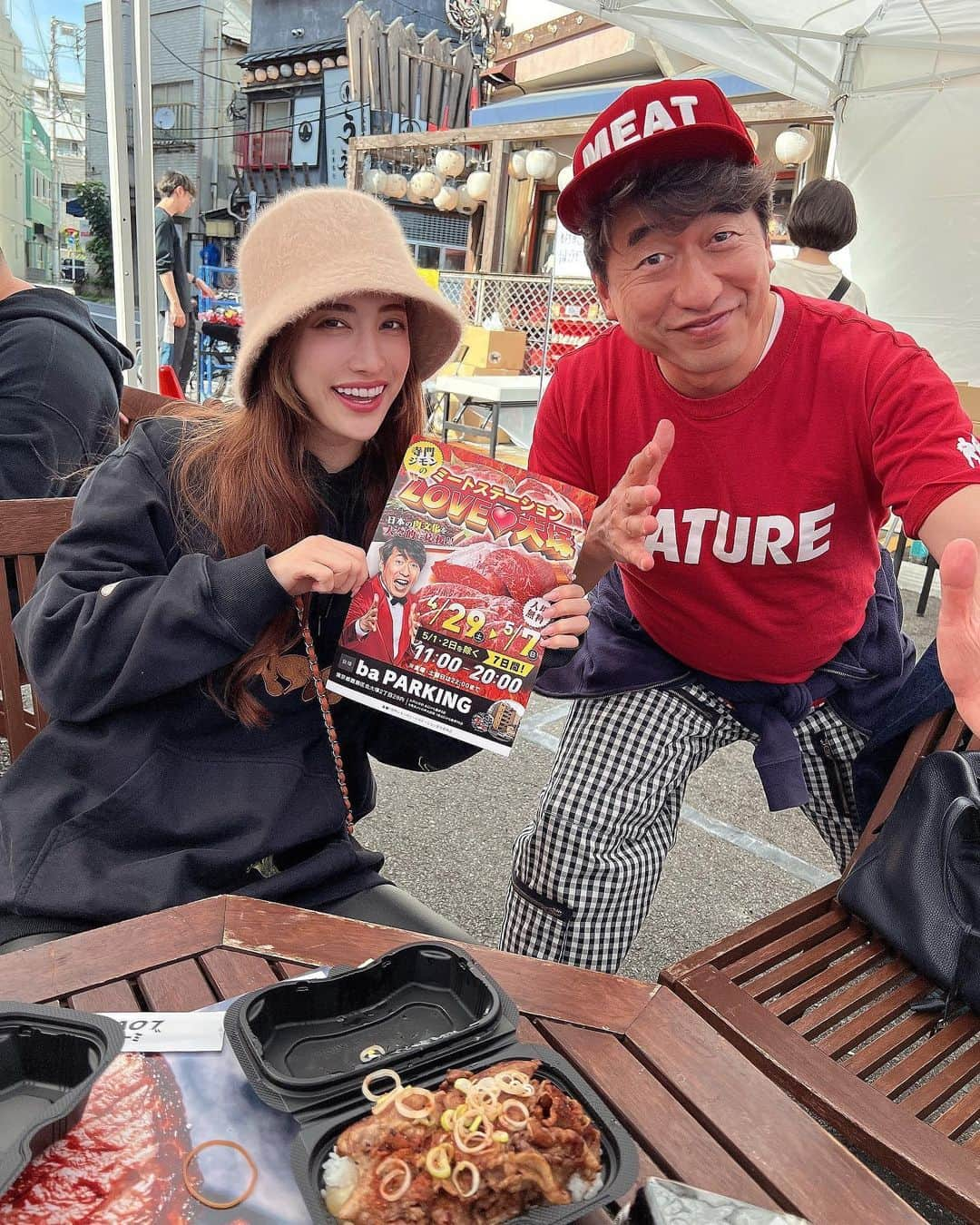 眞木美咲パメラさんのインスタグラム写真 - (眞木美咲パメラInstagram)「🥩❤️‍🔥  寺門ジモンさんのミートステーションに行ってきました！ 大塚でやってるよ🥰 ステーキ弁当とレバニラめっちゃ美味しかった❣️ おにぎりはお土産に おにぎり専門店ぼんこの姉妹店おにぎりまんなのおにぎり🍙  ジモンさんがこだわって作っているお米も買いました 夜食に炊くのさ　楽しみ☺️  楽しいからゴールデンウィーク是非行ってみてね！  #ミートステーション　#肉フェス　#大塚」4月30日 13時20分 - pamypamypamy