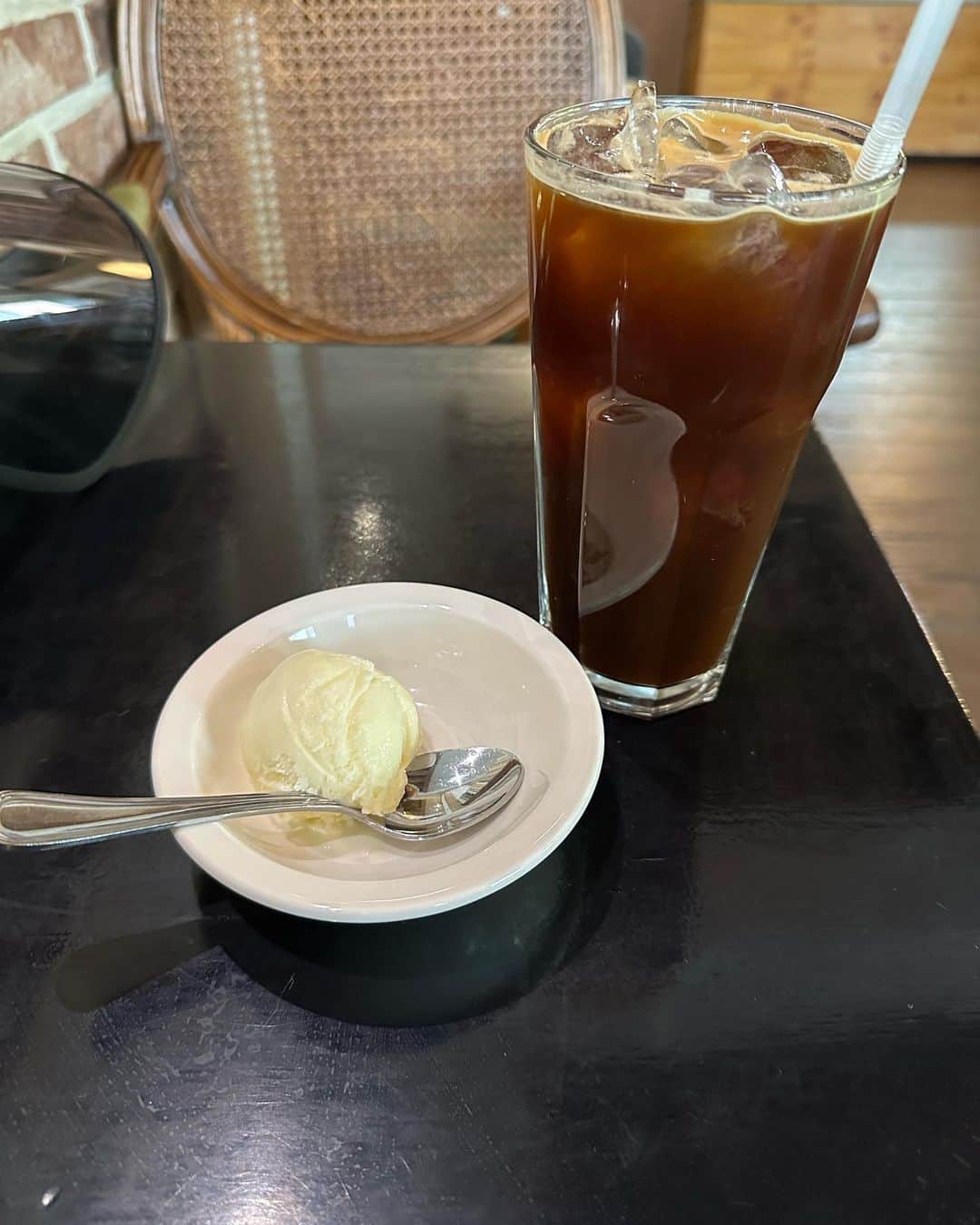 高橋理洋のインスタグラム：「カフェcoin。今日既に２件目。日本人の店員さんがアイスクリームサービスしてくれた。さっきの店でもうお腹いっぱいやけど嬉しい😄　お店の宣伝しときたいけどやり方わからん😞」