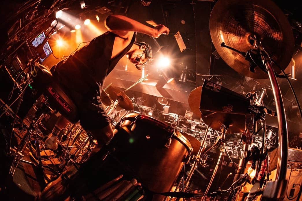 Bunta さんのインスタグラム写真 - (Bunta Instagram)「"Super Duper" Some Life pre.  @名古屋QUATTRO  一日中暴れ続けたモッシュキッズの体力のヤバさが半端なかった。昼間の15時半から22時までずっーと盛り上がってたな❤️ Some Lifeありがとう！  📷: @anpanman_doko   #totalfat #somelife #superduper #drums #drum #drummer #drumforhappy」4月30日 13時29分 - buntatf