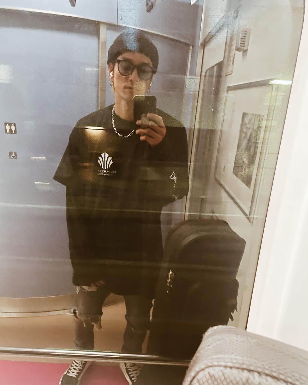 のインスタグラム：「都内🏢 今日はBassの日。 #musicman #stingray #Deepsacrifice」