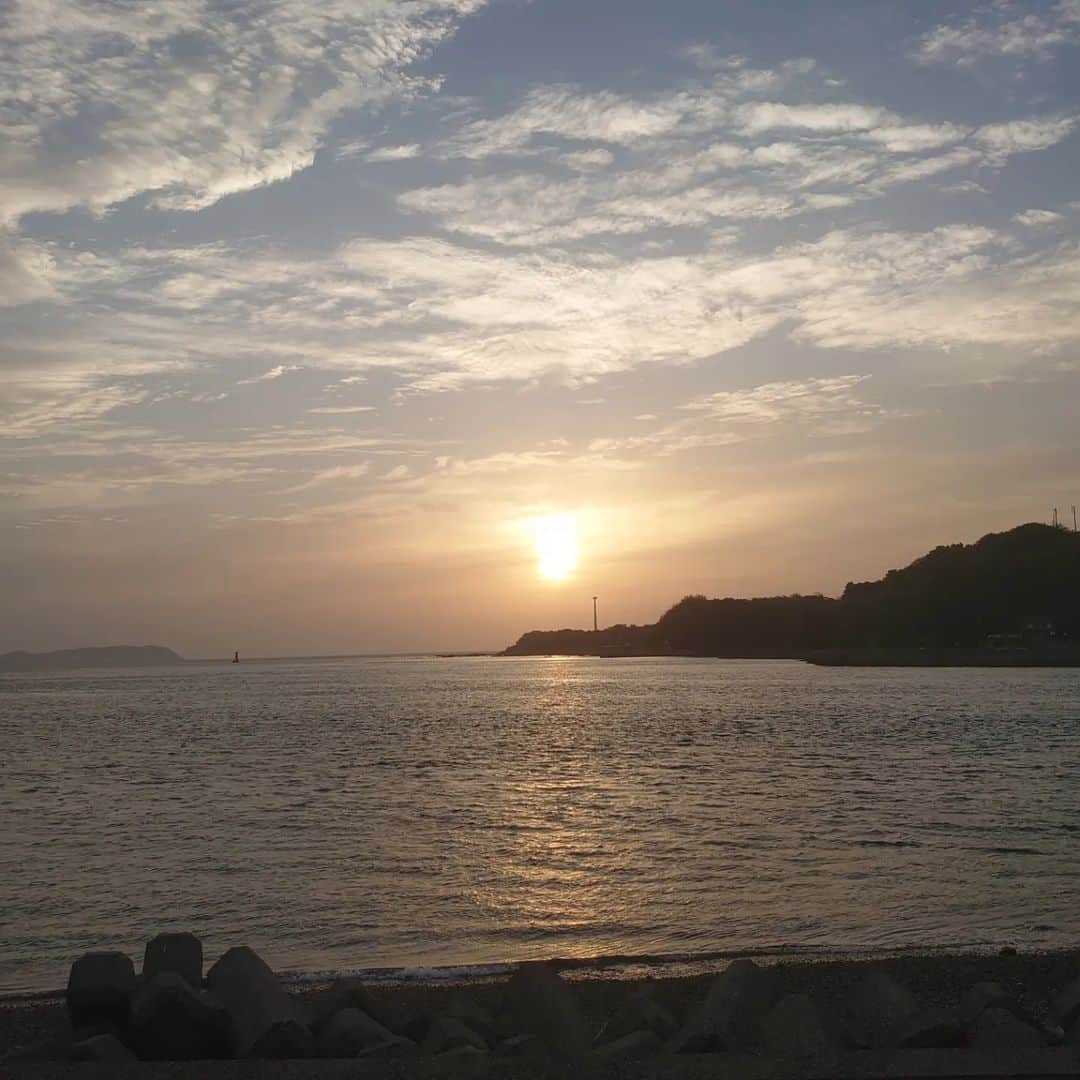 武蔵さんのインスタグラム写真 - (武蔵Instagram)「🔥  今年初バーベキュー🥩  幸せ  #武蔵 #bbq #自然  #海  #nature  #幸せ #雲仙ハム」4月30日 18時57分 - musashi_k1karate