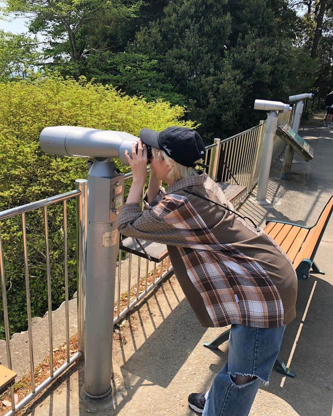 安本彩花のインスタグラム：「ツアーはじまる前に最高の気分転換してました☀️🌞🏔🚶‍♀️🌳  #高尾山#高尾山登山#気分転換  #自然が好き   #私立恵比寿中学#エビ中#安本彩花 #丸顔ショートツヤツヤ笑顔担当」