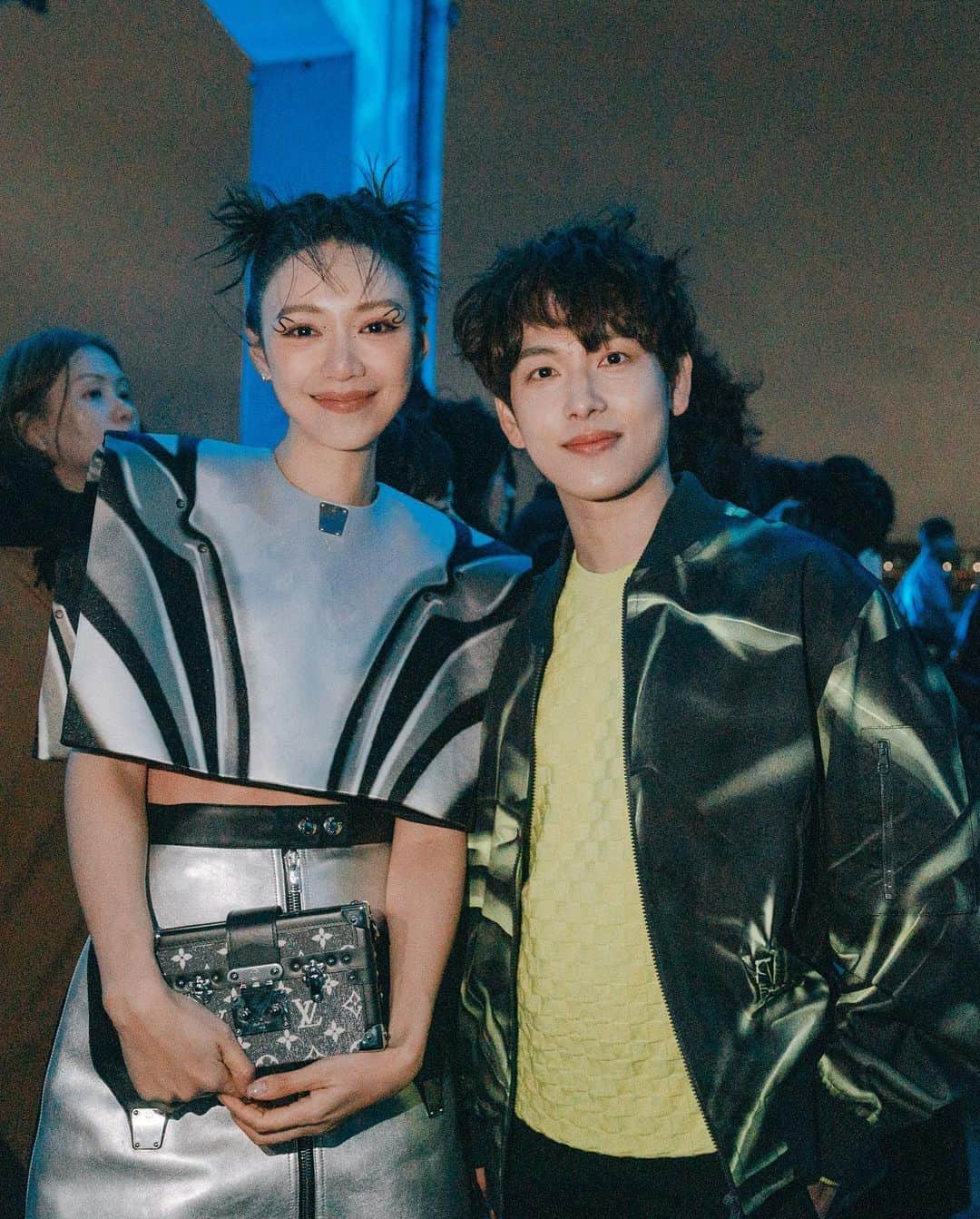 Elva Niさんのインスタグラム写真 - (Elva NiInstagram)「It’s always exciting to meet with new people and catch up with friends from all over the world 🗺️ Thank you for the incredible night @louisvuitton  #louisvuitton #lvprefall23  Makeup by me 🧏🏻‍♀️ Hair by @singsing113  📸 by @fish_et_porridge」4月30日 13時44分 - misselvani