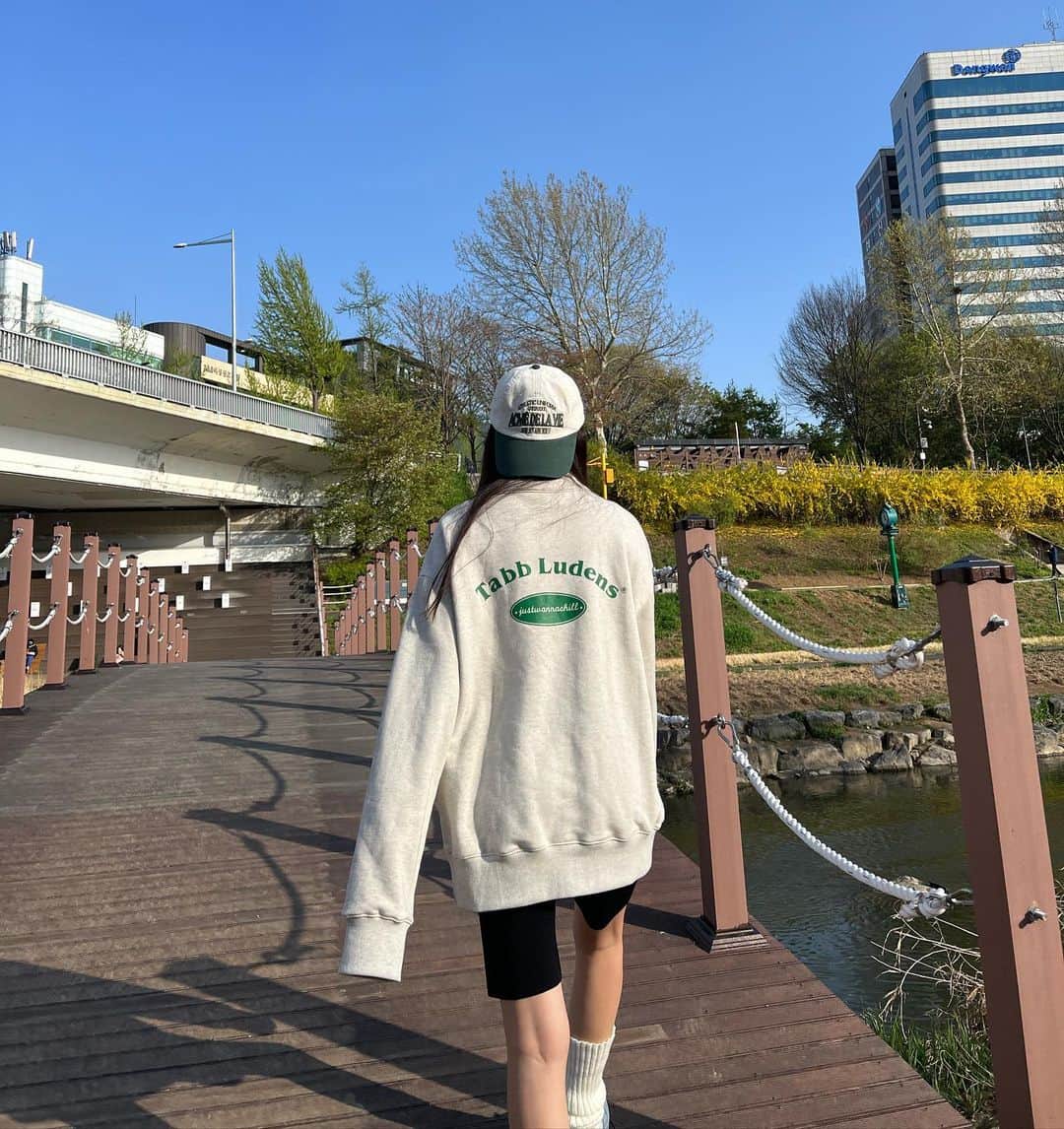 のインスタグラム：「💚💚💚💚💚 산책해야지 여러분~」