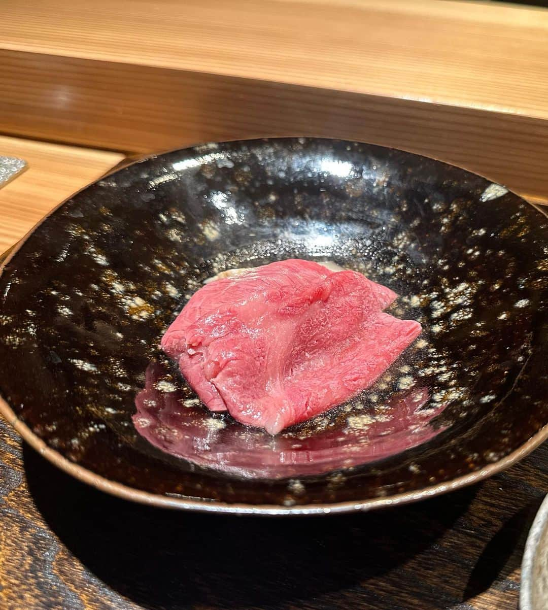 穂川果音さんのインスタグラム写真 - (穂川果音Instagram)「美味しい肉割烹に行きたく🤤気になっていた上に行ってきたよ〜🍖 この季節は花山椒が美味しくて幸せな気持ちになりました♡ 〆はラーメンとカレーが出てきて、もちろん2つとも食べました笑  さて、本日は日曜サンデー(TBSラジオ)です😊 今日は美味しいものが食べられる中継と聞いているのでワクワクです  だいたい16時頃からだよ〜聴いてくださいね✨  #肉割烹　#西麻布　#foodie #tbsラジオ #tokyofood」4月30日 14時01分 - hokawakanonn