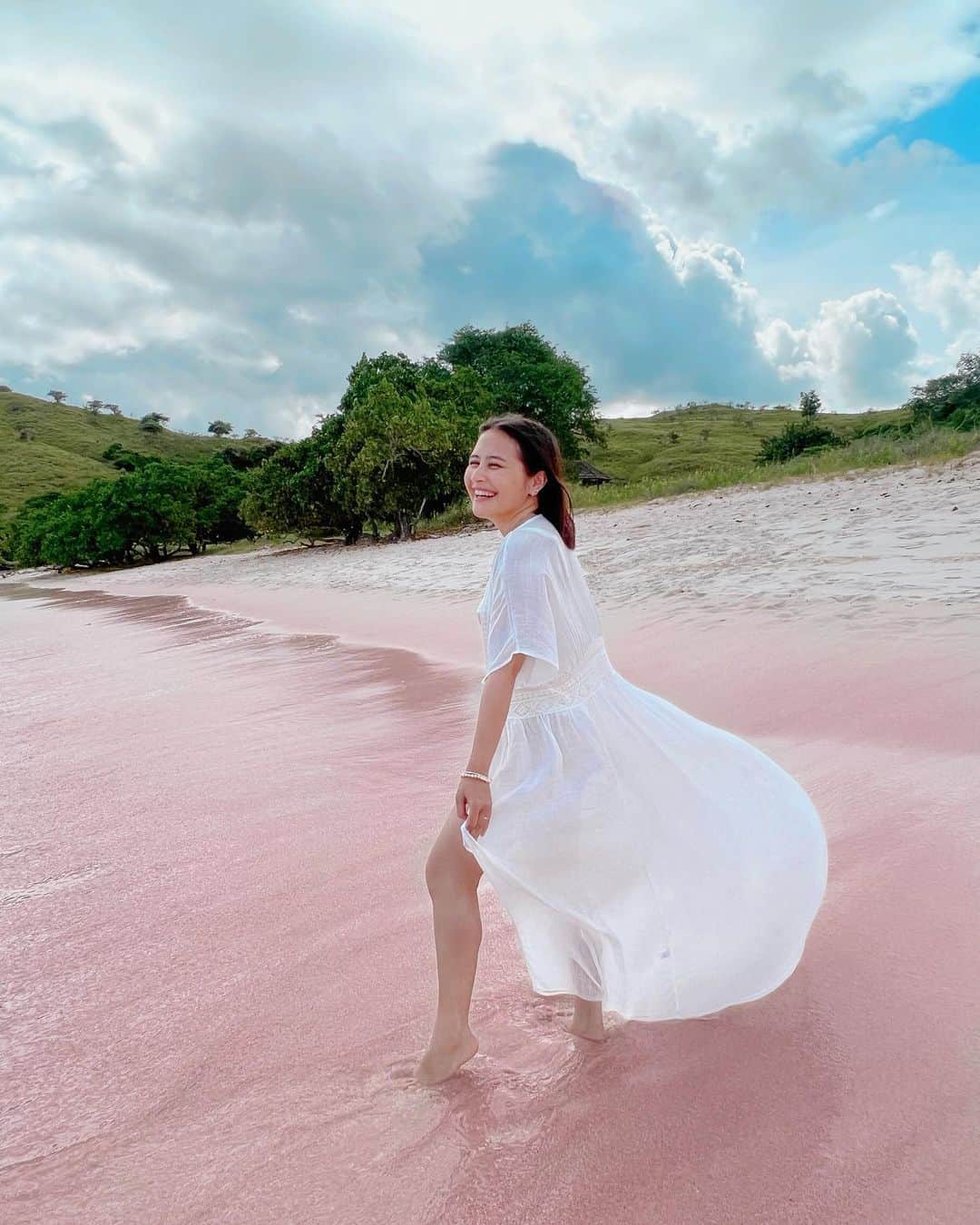 Prilly Latuconsinaさんのインスタグラム写真 - (Prilly LatuconsinaInstagram)「make happiness a priority and be gentle with yourself in the process.」4月30日 14時04分 - prillylatuconsina96