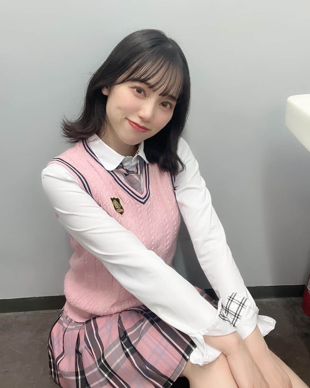 是枝優美のインスタグラム：「高校生??  学生の頃は放送委員になって、運動会で「赤組速いです。白組もがんばってください」のアナウンスをする人してました- ̗̀📢  #selca #selfie #셀카 #셀카그램 #today #ootd #dailylook #instagood #instalike #instafashion #followme #outfit #今日のコーデ#インスタ映え #アイドル #idol #japaneseidol #japanesegirl #マイディア #是枝優美 #ヘアアレンジ #自撮り女子 #推してください  #制服コーデ  #韓国制服レンタル」
