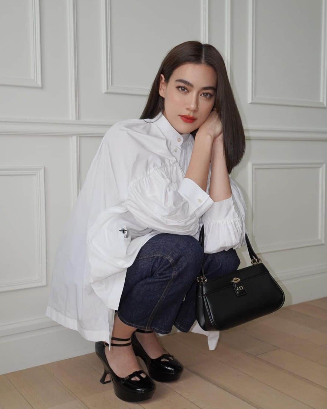 キンバリー・アン・ウォーテマス・ティアムシリのインスタグラム：「It’s a CD obsession 🤍 @Dior #DiorSS23 #diorkeybag」