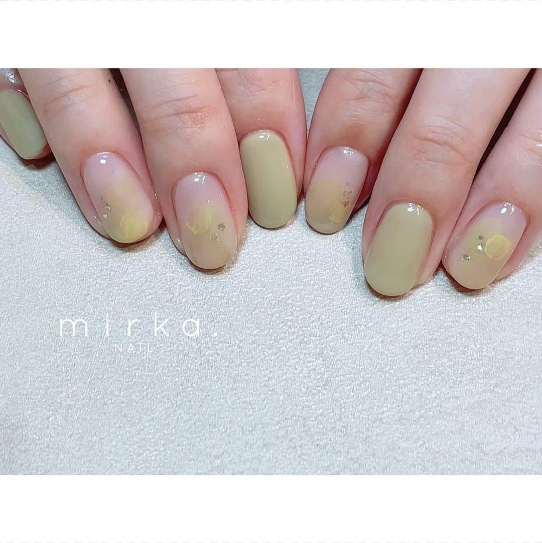 のインスタグラム：「⁡ ⁡ pistàcchio ⠜ ⁡ ⁡ ⁡ #mirkaおまかせネイル ………………………………………………………… ⁡ ご予約、お問い合わせは LINE ID⇒ @mirka.nail (@含む)まで。 ⁡ ご新規様はハイライトの「ご案内」と「ご予約方法」を必ずお読みいただいてからご予約くださいますようお願いいたします。 空き状況や詳細はLINEの投稿からご確認ください。 ⁡ ⁡ ⁡ ⁡ #mirkanail#nails#nail#nailart#naildesign #ショートネイル#ネイルアート#ネイルデザイン#ネイル#大人ネイル#シンプルネイル#オフィスネイル#ニュアンスネイル#ナチュラルネイル#カジュアルネイル#ショートネイルデザイン#美甲#春ネイル#春ネイル2023 #プライベートサロン#プライベートネイルサロン#東京ネイルサロン#東京ネイル#江東区ネイルサロン#森下#清澄白河 ⁡」