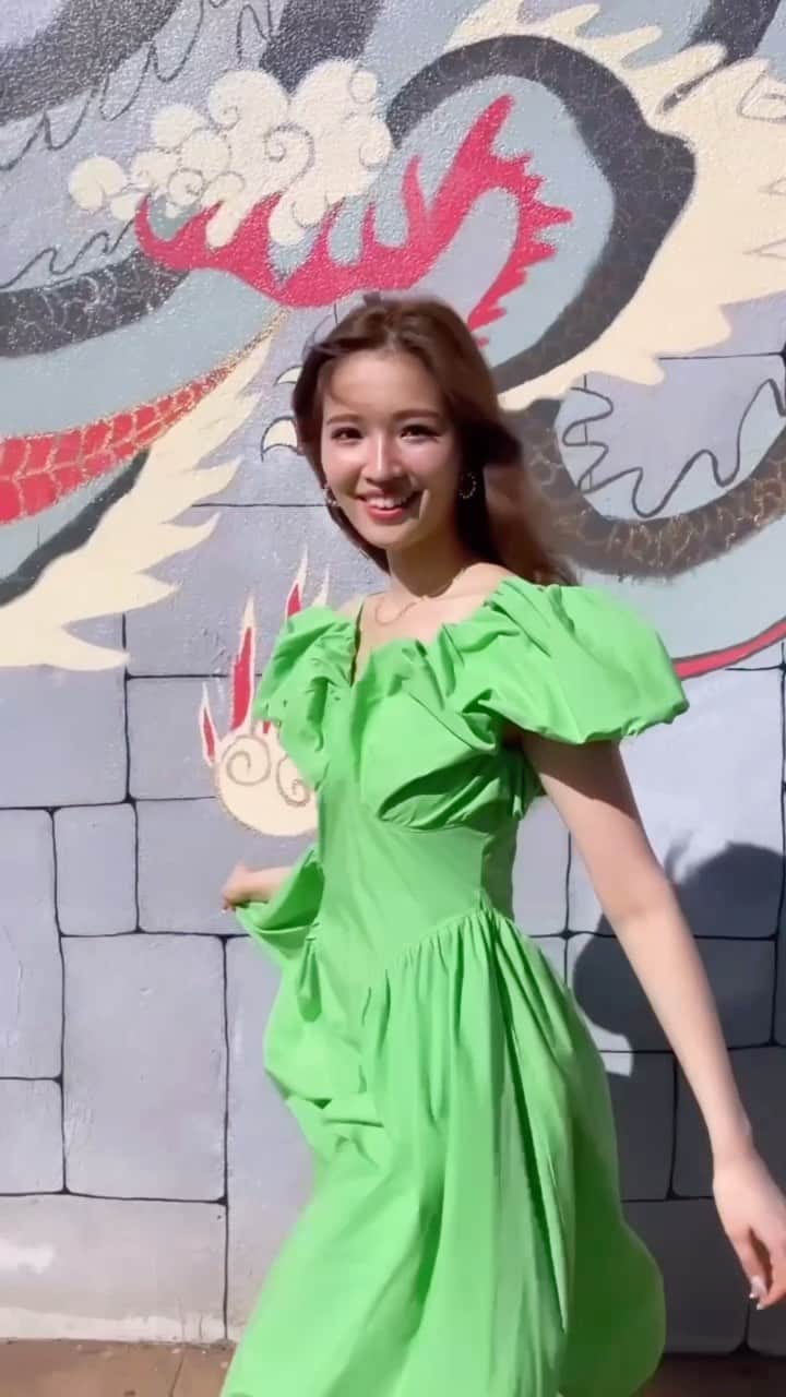 のインスタグラム：「ViVi6月号より せいらのオフショットをお届けします💖  バケーションにぴったりな スタイルを集めてみたよ🫶 GWのお出かけコーデにも ぜひ参考にしてみてね😘 #vivi #vivi6月号 #せいら #オフショット #オフショットムービー #バケーションスタイル #バケーションコーデ #お出かけコーディネート #ワンピースコーディネート #カラーコーデ #肌見せコーデ #カラーパンツコーデ #カラーワンピース #ウエスタンブーツ #ブーツコーデ」