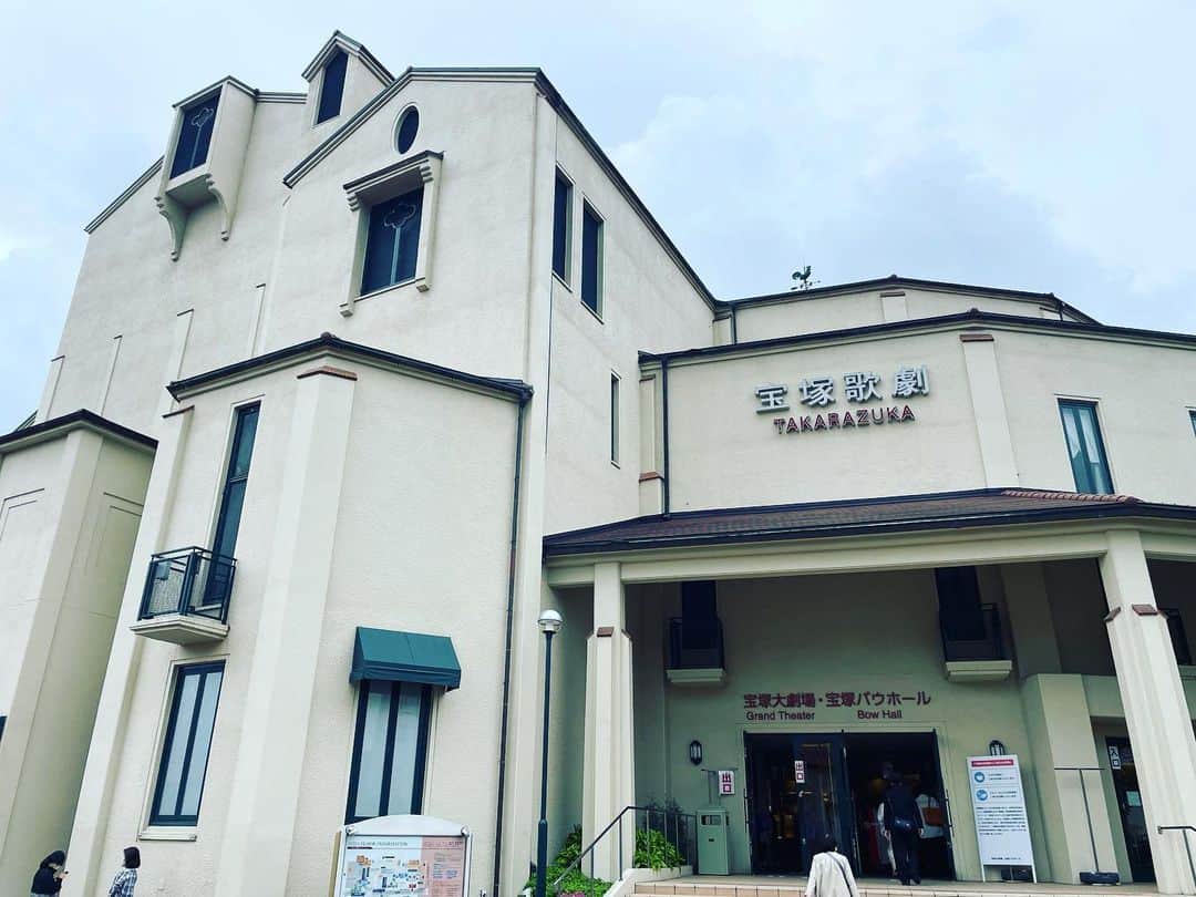 宮田麺児さんのインスタグラム写真 - (宮田麺児Instagram)「いいものをみた。 清く正しく美しく 沁みました。  #宝塚歌劇団   #タカラジェンヌ #エンターテイメント」4月30日 14時24分 - miyatamenji