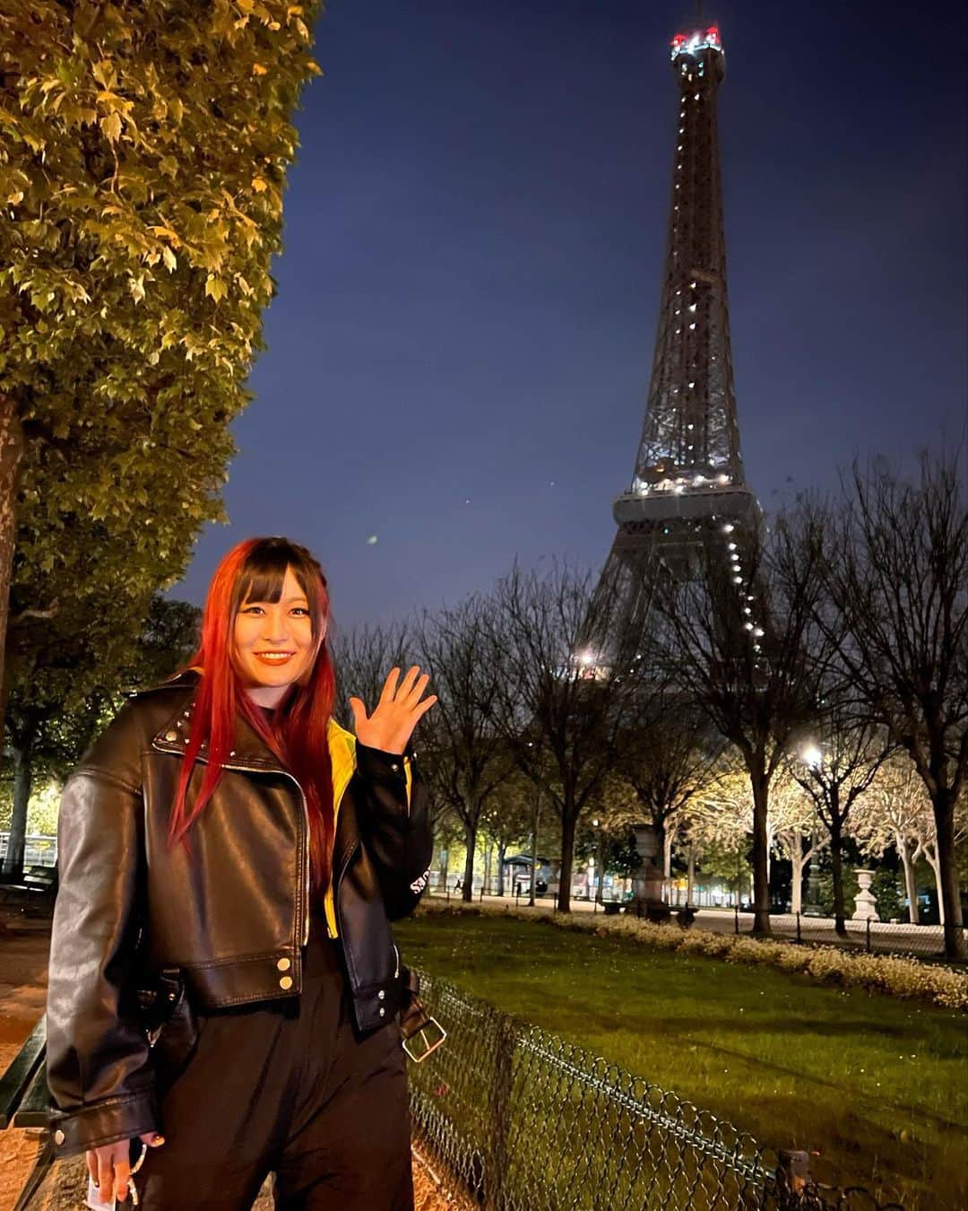 紫雷イオさんのインスタグラム写真 - (紫雷イオInstagram)「Bonjour Paris!!🇫🇷  #wweparis was Amazing show🙌🏻 I’m looking forward to seeing you all again next time.   À bientôt❣️✨  #damagectrl @wwefrance」4月30日 14時41分 - iyo_sky