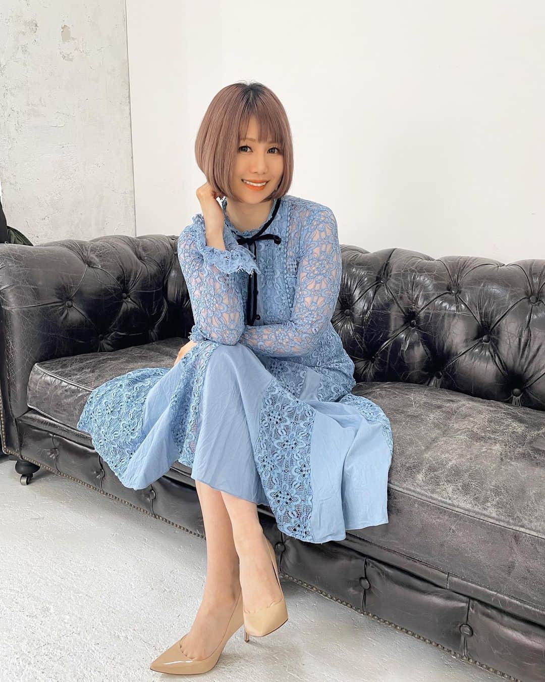 蜷川べにのインスタグラム：「ロゴタンブラー、トートバッグ、特大ポスター2種購入特典ポストカード撮影現場① うん。 インスタライブちょっと曜日と時間決めてやってみますね。色々話そ♡  https://benifan.base.shop/」