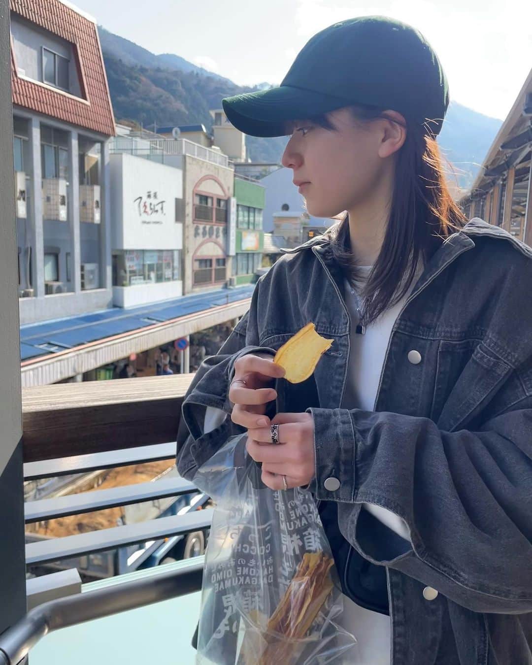 瀬戸琴楓のインスタグラム：「‪︎‬ ‪︎☺︎ 春休みの思い出¨̮ 母とプチ旅行しました！大好きな温泉にも入ってのんびりできて幸せでした♨️ みなさんは温泉の後、牛乳かコーヒー牛乳どっち派ですかー？？」